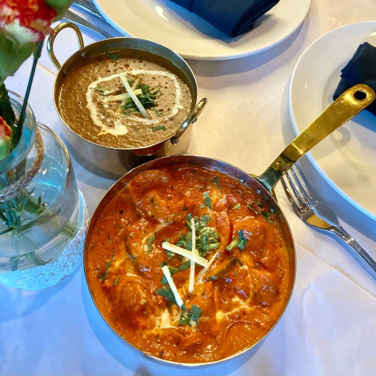 Chicken tikka masala &amp; Dal makhni, what a delicious combo !

#neelamindiancuisine #foodie #daal #rajma #makhni #masala #dinner #qds #cafe #restaurant #food #dalmakhani #Chicken