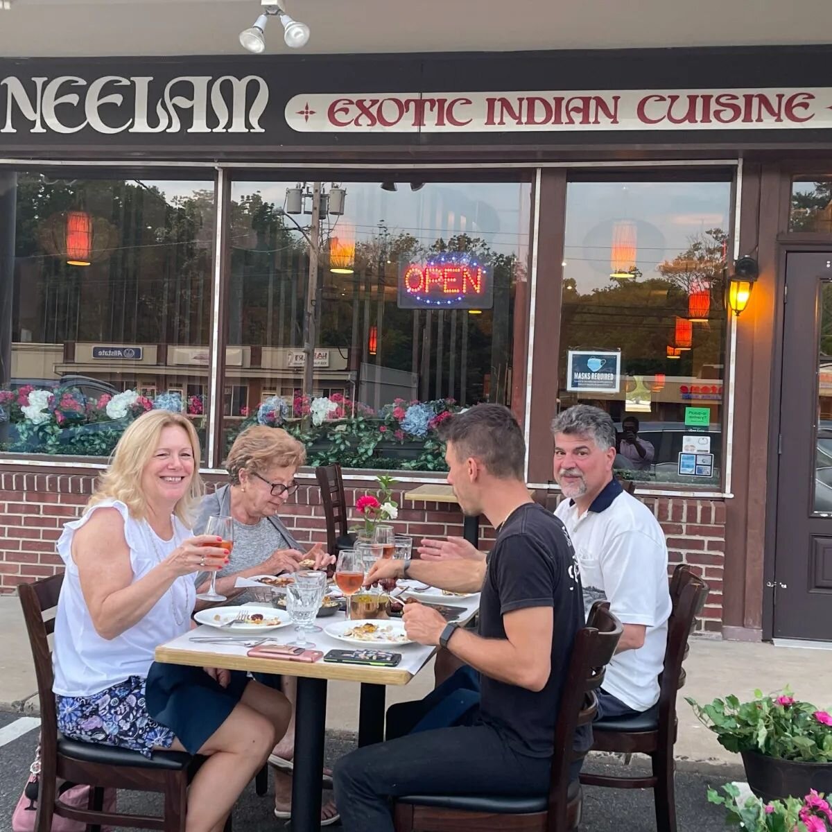 Happy Faces!

#neelamindiancuisine #indianfood #restaurant #foodie #wine #champagne #family #lunch #dinner #foodblogger #foodlover #fooodporn #BerkeleyHeights #newjersey