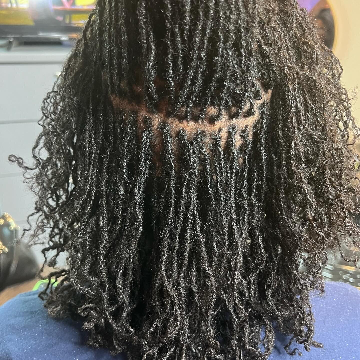 Another clean retie!! 

#sisterlocks #sisterlocs #Install #locinspiration #locinstallation #locstyles #locs #locnation #loctician #loclove #natural #naturalhair #hair #salon #locsalon #microlocs #love #sisterlockstyles #loclivin #locjourney #loclife 