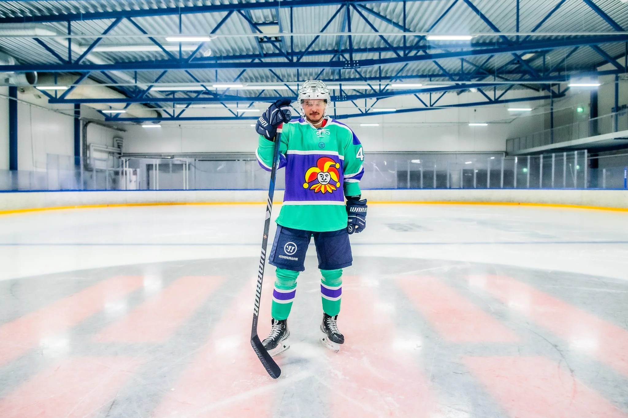 Vihreä ja violetti ovat täällä taas - Nordiksella pelataan upeissa retroasuissa!