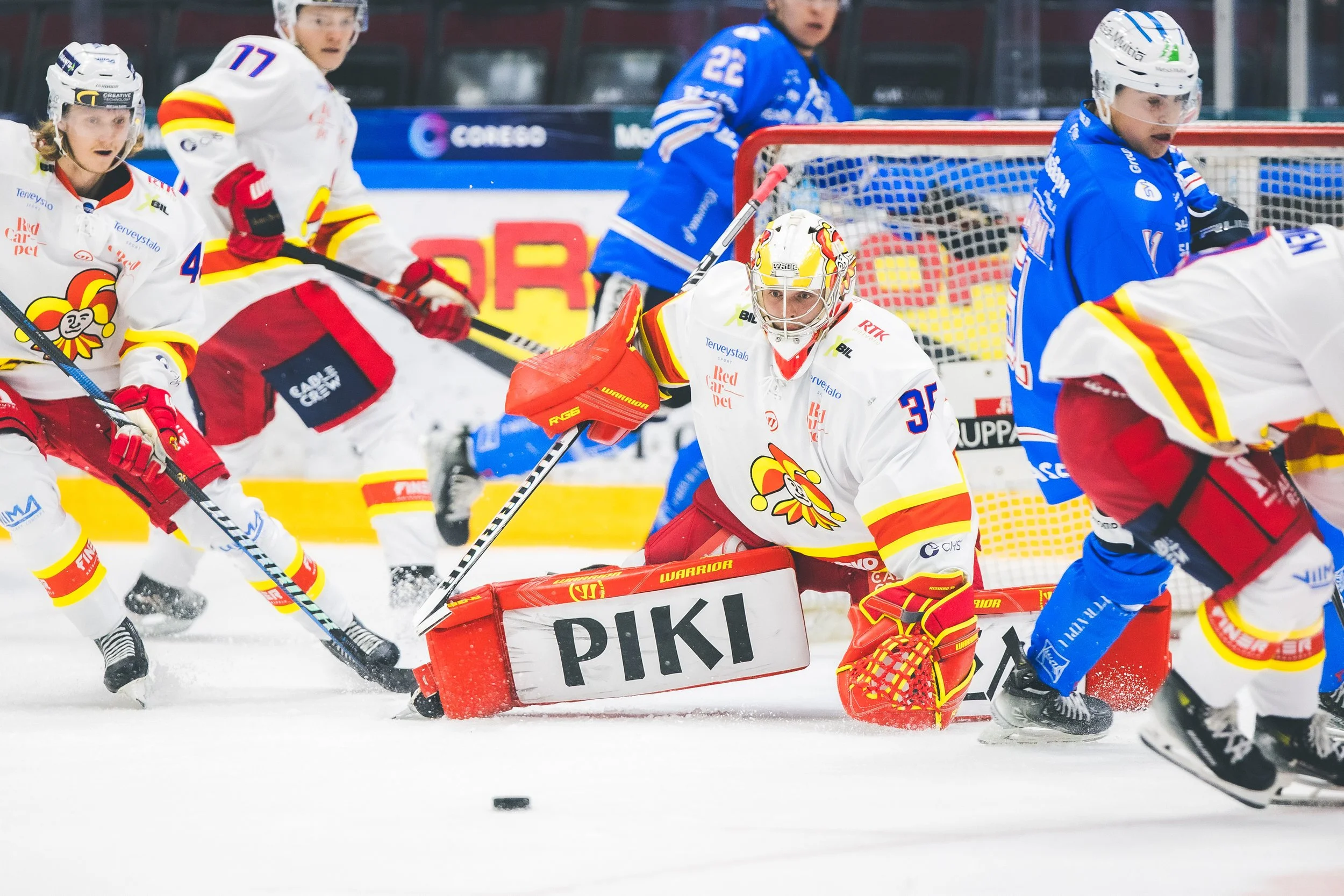 Risikko maalilla, Häkkilä debytoi