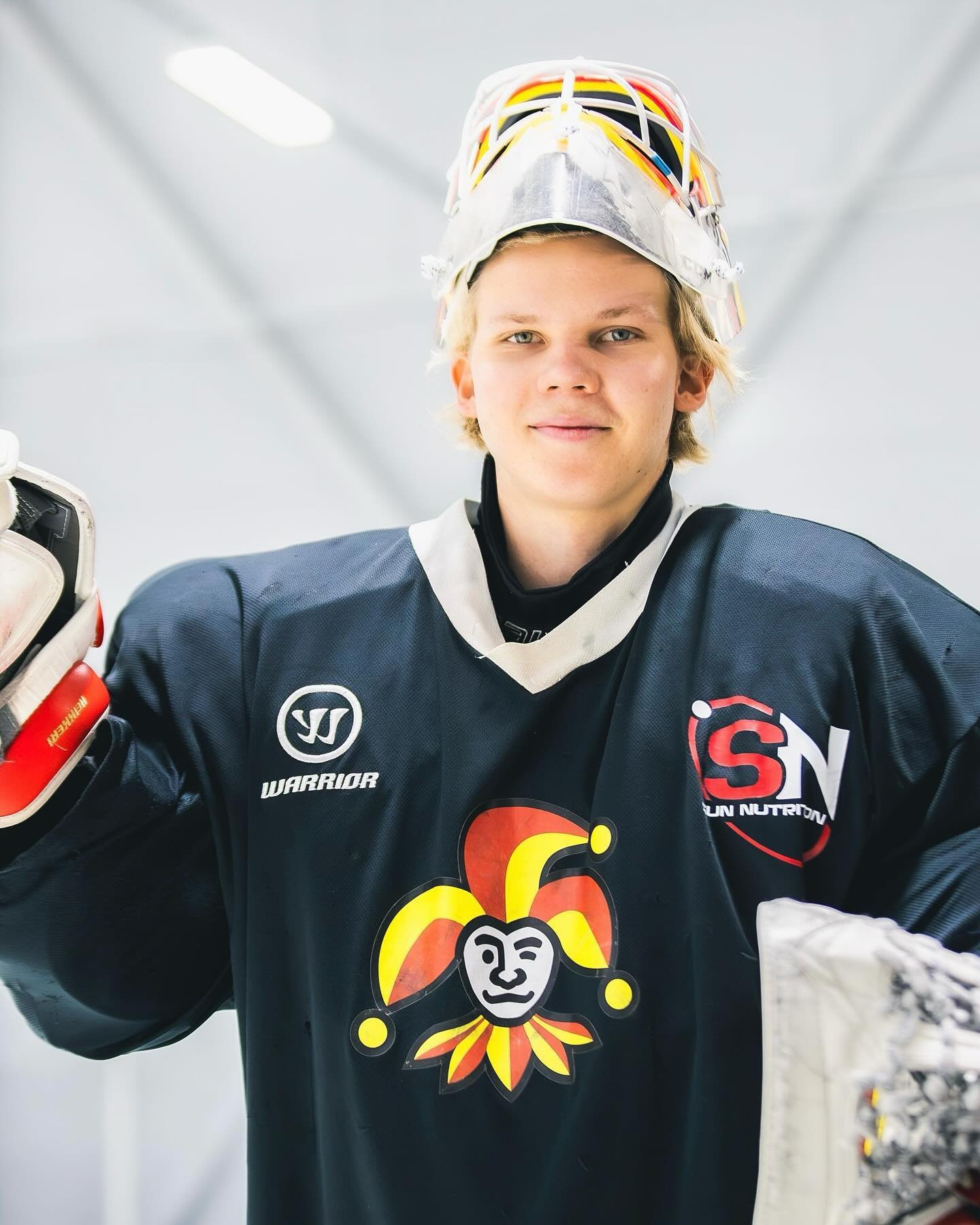 Jokerit on solminut 1+1-vuotisen sopimuksen oman kasvattinsa Sisu Heikkerin kanssa🤝 Maalivahti on pelannut punakeltaisissa 8-vuotiaasta l&auml;htien🃏🔴🟡

Helsinkil&auml;isseuran oma kasvatti on pelannut kolmella viime kaudella U20-joukkueessa.

He