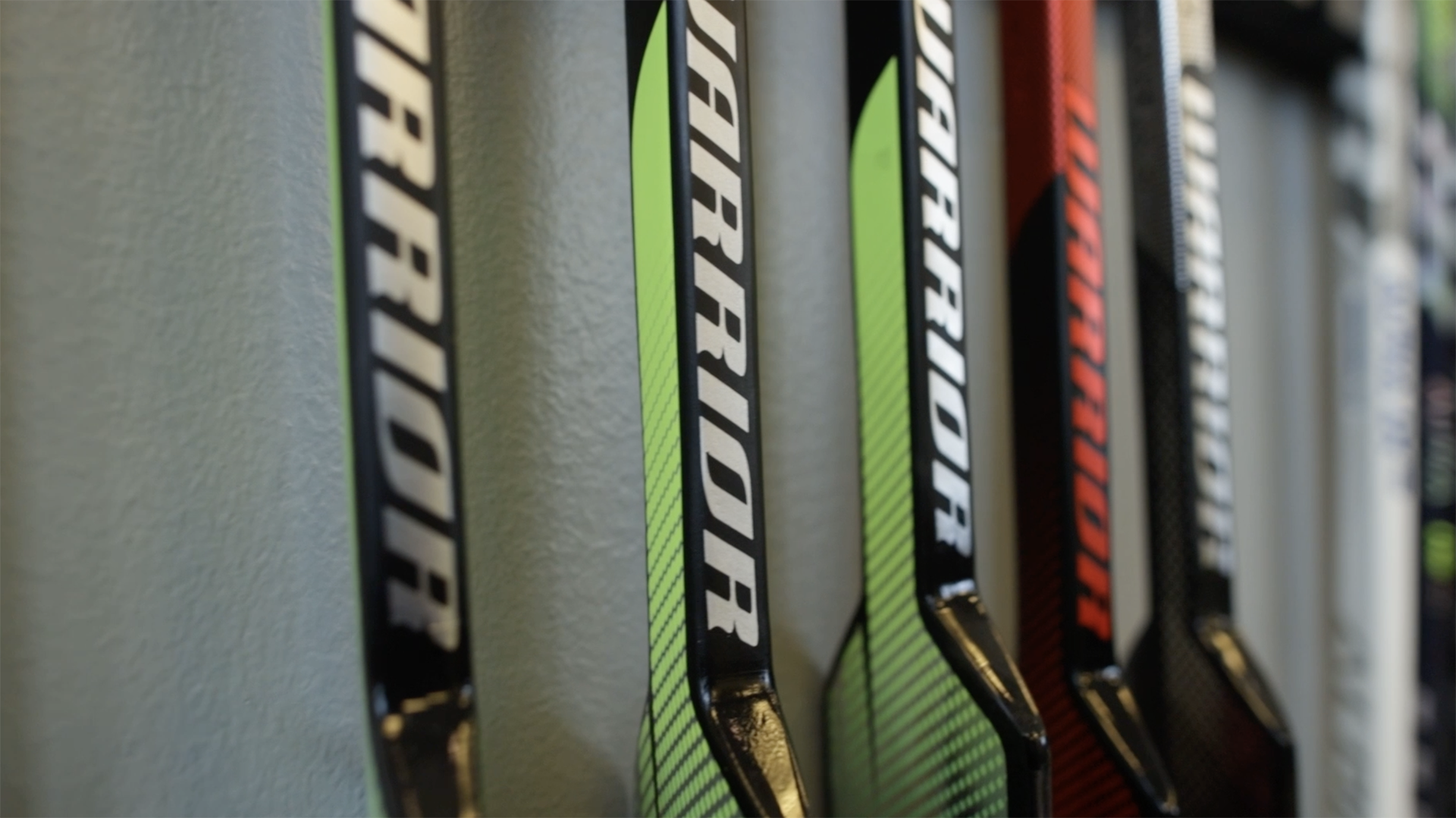 Maalivahdit Warrior-varusteita suunnittelemassa