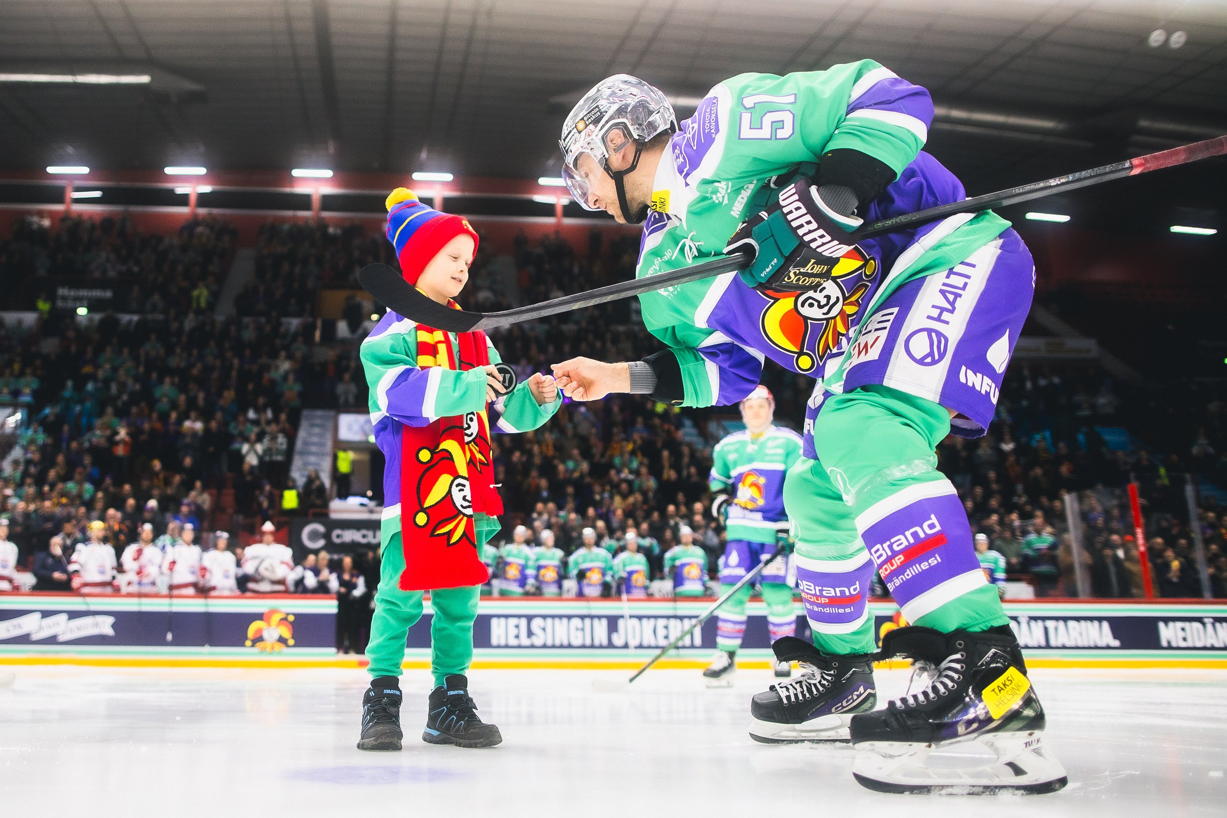 Jokerit lahjoitti yli 6500 euroa Syöpäsäätiölle ja Sylva ry:lle