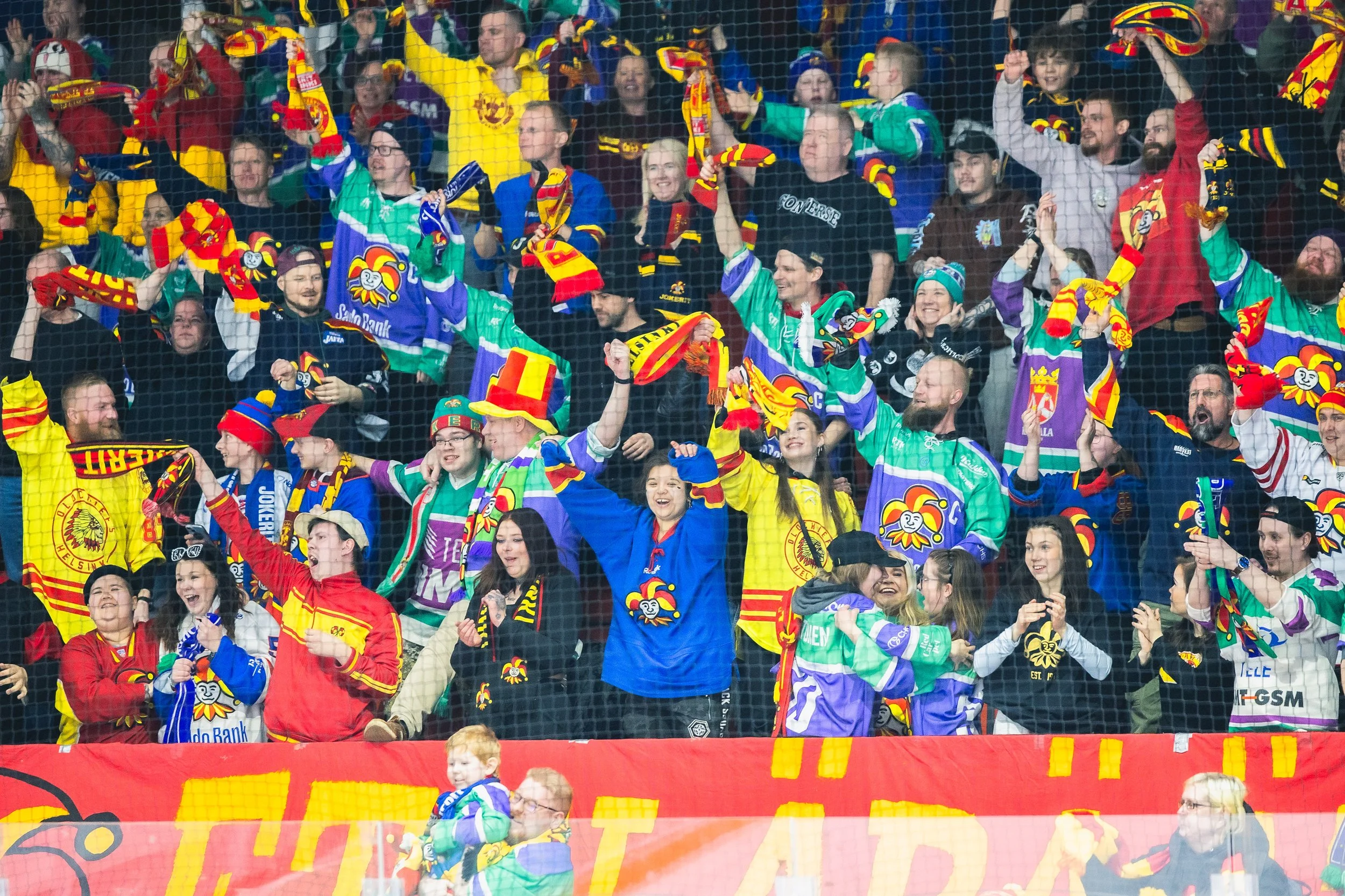 Jokereiden yhteisö on vahvasti joukkueen tukena kevään ratkaisevilla hetkillä - Lauantaina matka käy Kuopioon