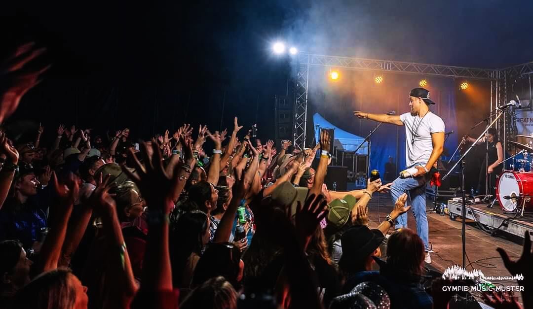 This was the last time I was at The Crow Bar at @gympiemusicmuster in Australia. These folks party. Made a lot of friends that day :)
❤️ 🇦🇺 

We get to do it all again this August!!