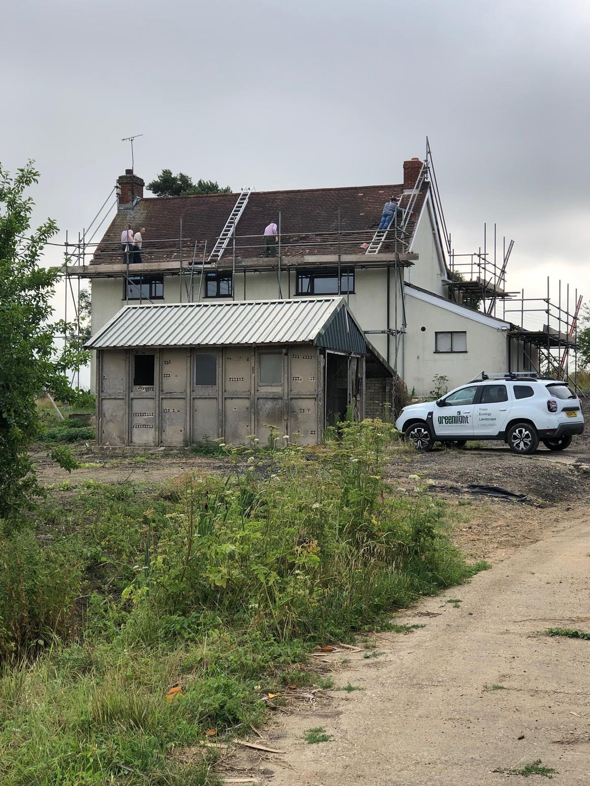πΈ A huge milestone at our replacement dwelling project at Cockfield Hall Farm in Witnesham, Suffolk.
@greenlight_environmental were on site today conducting their watching brief as demolition of the existing dwelling began.
The house will be repla