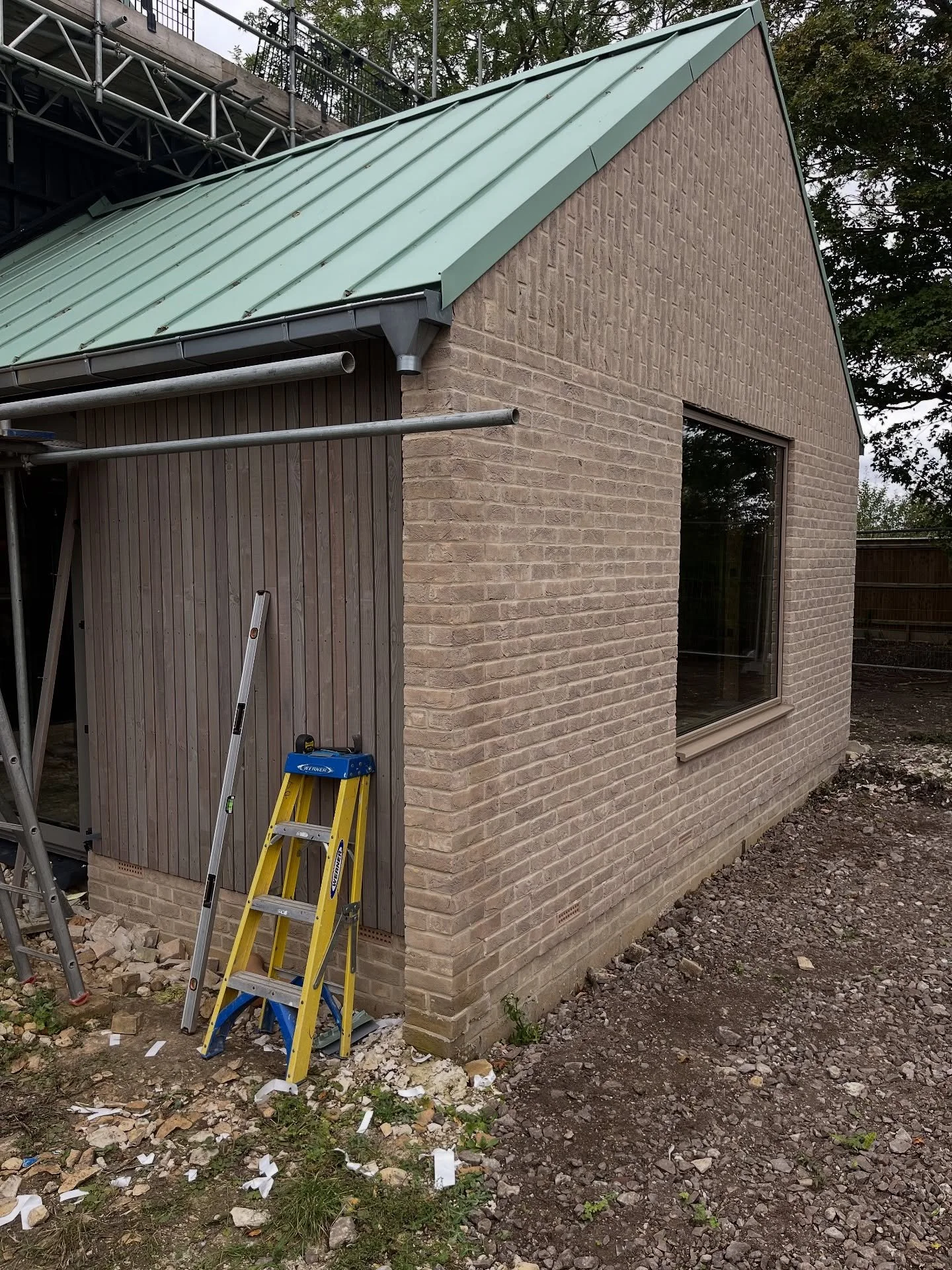 Cladding.

On site at our Passive House project in Aldreth today with @salmonsbrothers setting out the @russwooduk Scottish Larch cladding with @sioox_uk mid-grey coating. 

Looking superb so far. 

#PassiveHouse #LowEnergyHome #SustainableArchitectu