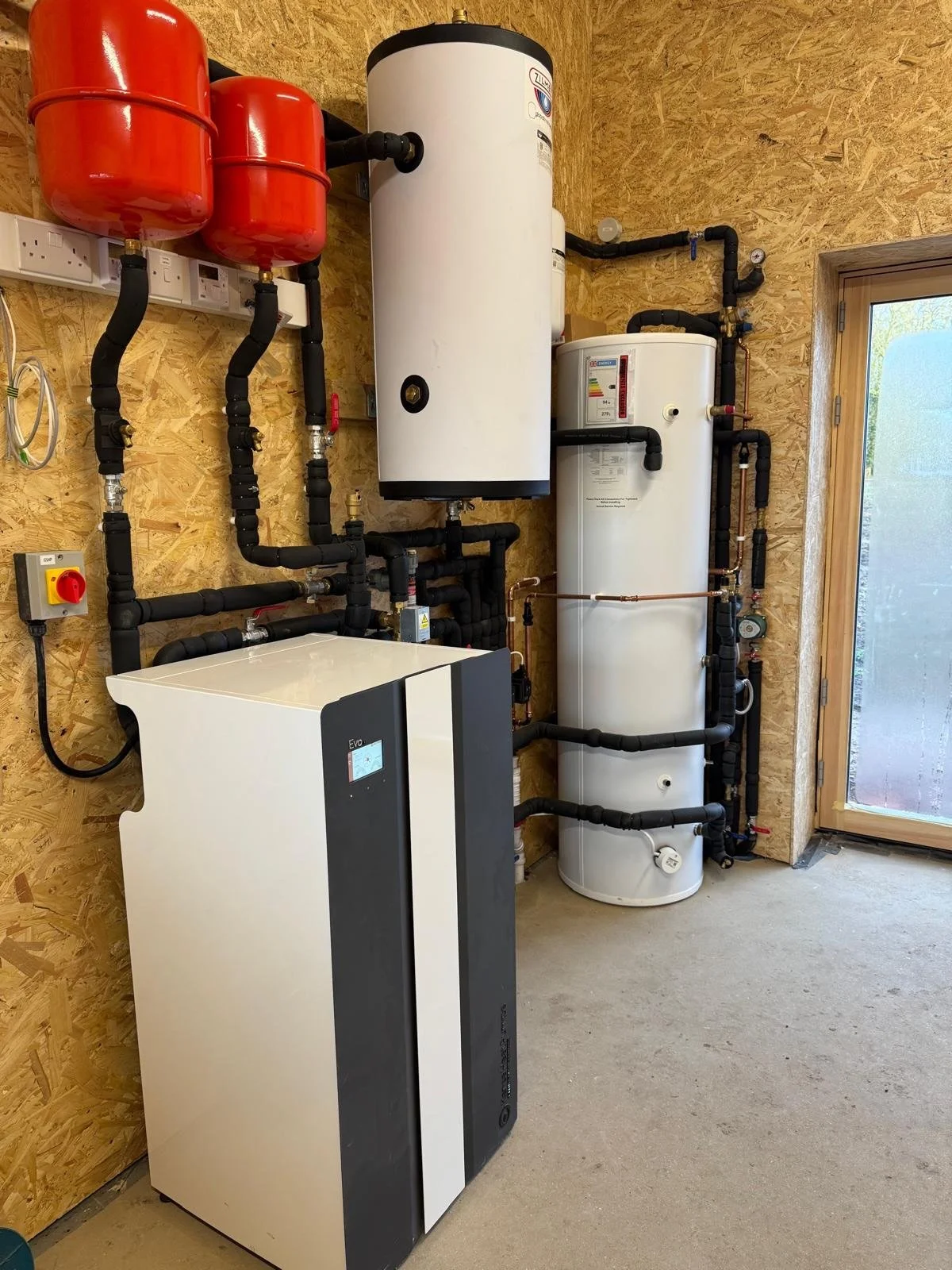 The heat is on!! 🔥 

Renewable Ground Source Heating is on at our Passive House  project in Aldreth courtesy of @eco_installer_and_service . A lovely and tidy looking  install. 

Images courtesy of @eco_installer_and_service 

#passivehouse #grounds