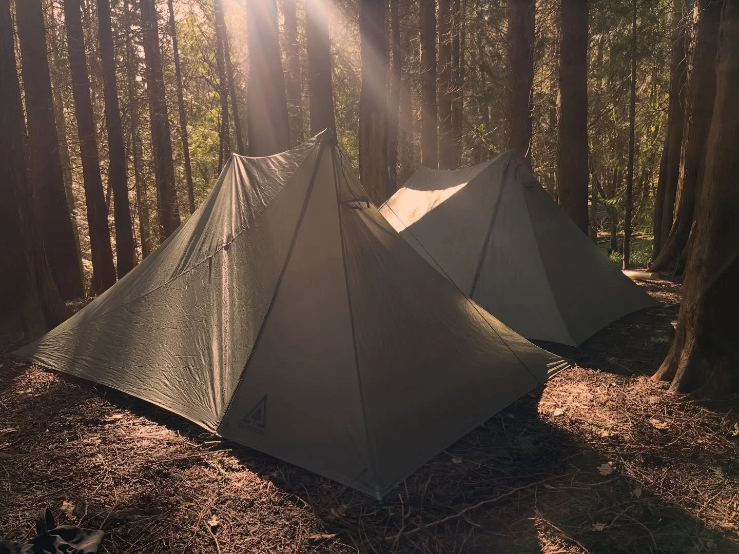 We&rsquo;ve been busy on the #cotswoldway doing practical completion and snagging on these two superb structures  #durstonxmid1 and #durstonxmid2solid . Someone&rsquo;s got to do it !

#durstongear
#fieldwork