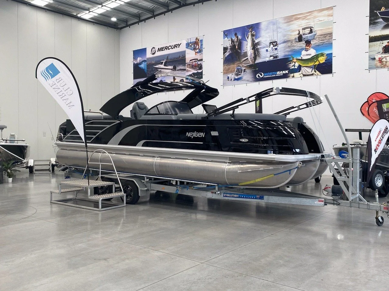 Black Diamond Pontoon Boat | Negen