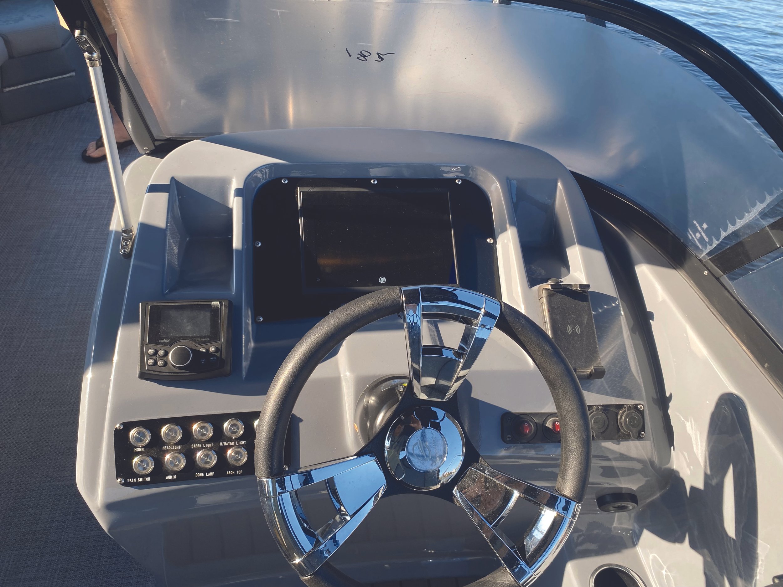 diamond console with push button_cmyk.jpg