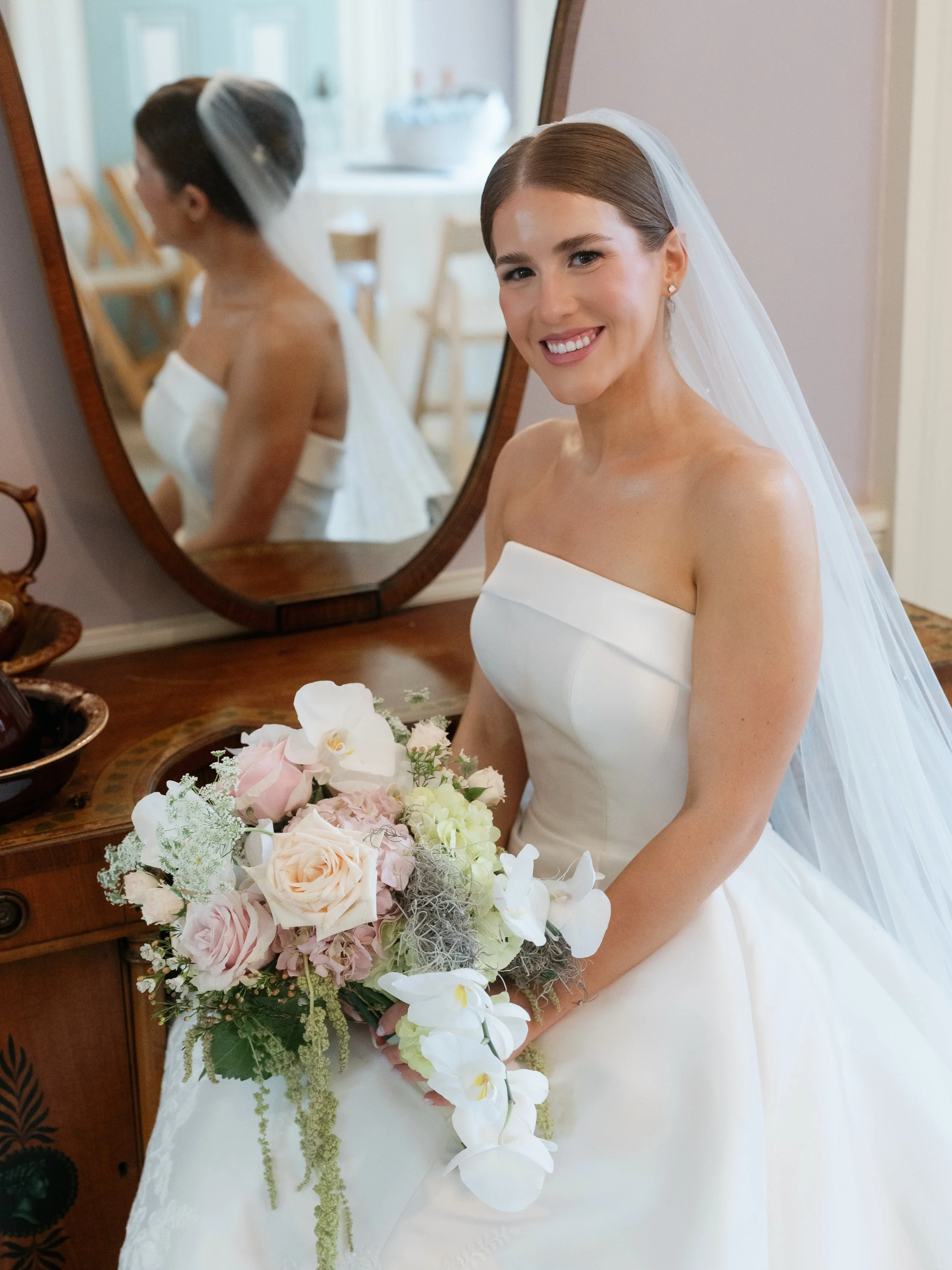Gorgeous Olivia🤍 The classic French twist was the perfect choice for a humid summer day!

Bride @liv.grace_7 
Photos @denisemarie_photography 
Makeup @victoriaroggiobeauty 
Dress @countrywaybridal (our neighbor in haddonfield!)
Venue @glenfoerd 

BO