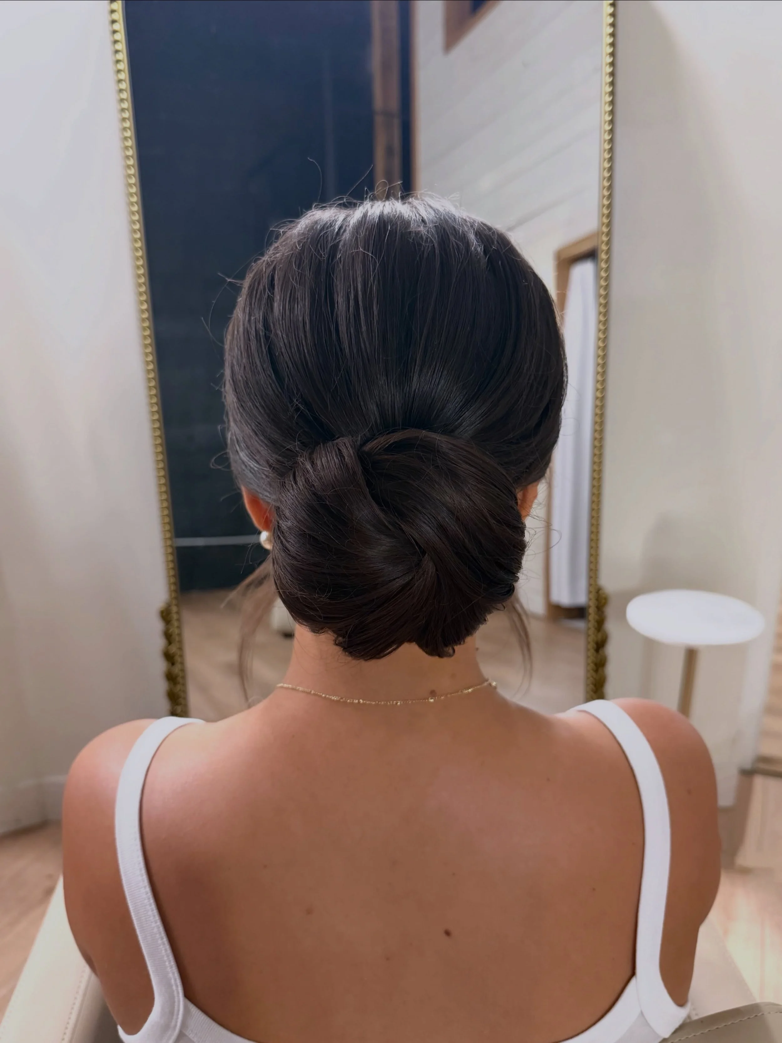 Simply knotted🫶🏻

I am almost fully booked for 2027 -accepting one more bride! Please reach out ASAP to secure your date. Cannot wait to work with you!

PRO TEAM AVAILABLE 2027! @nataliebridalco 
Link in bio to inquire with our team 😊
There you wi