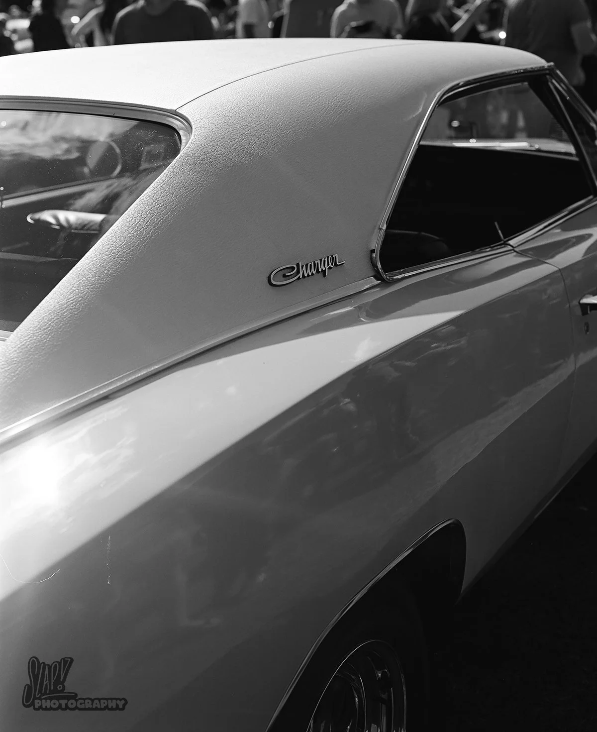 Dodge Charger Read with vinyl roof and badge in black and white