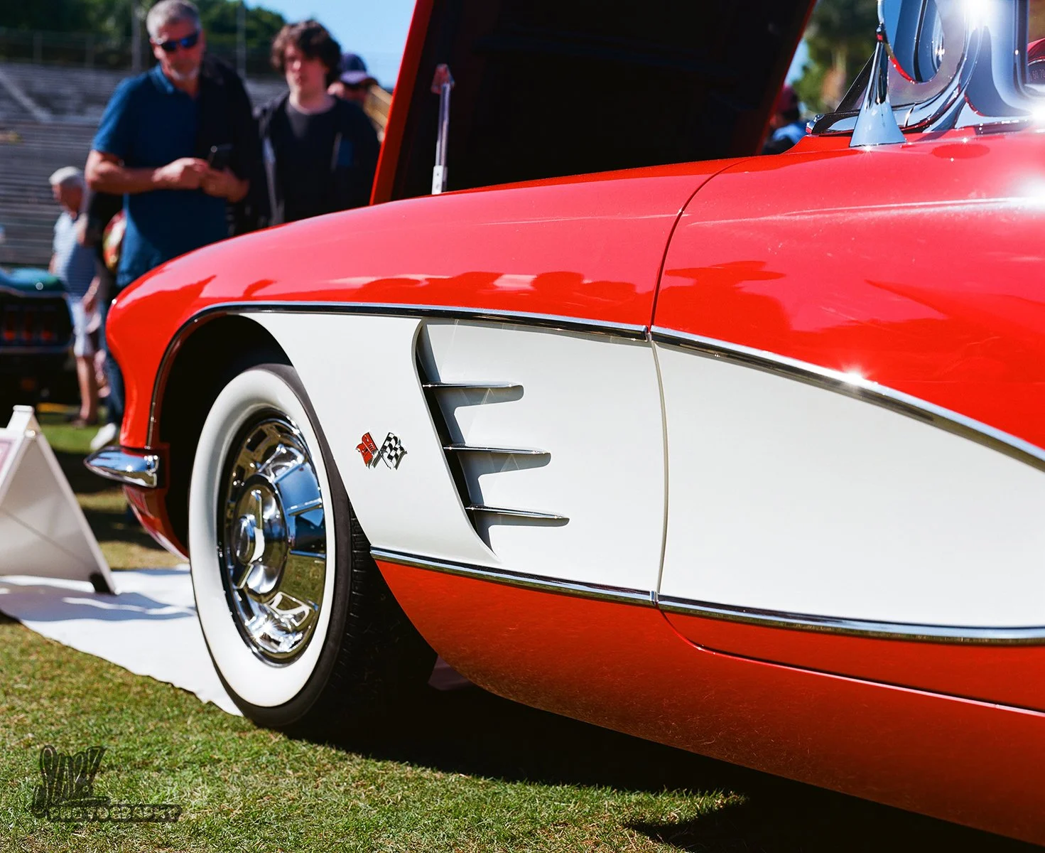 Two-tone Chevrolet Corvette Flank