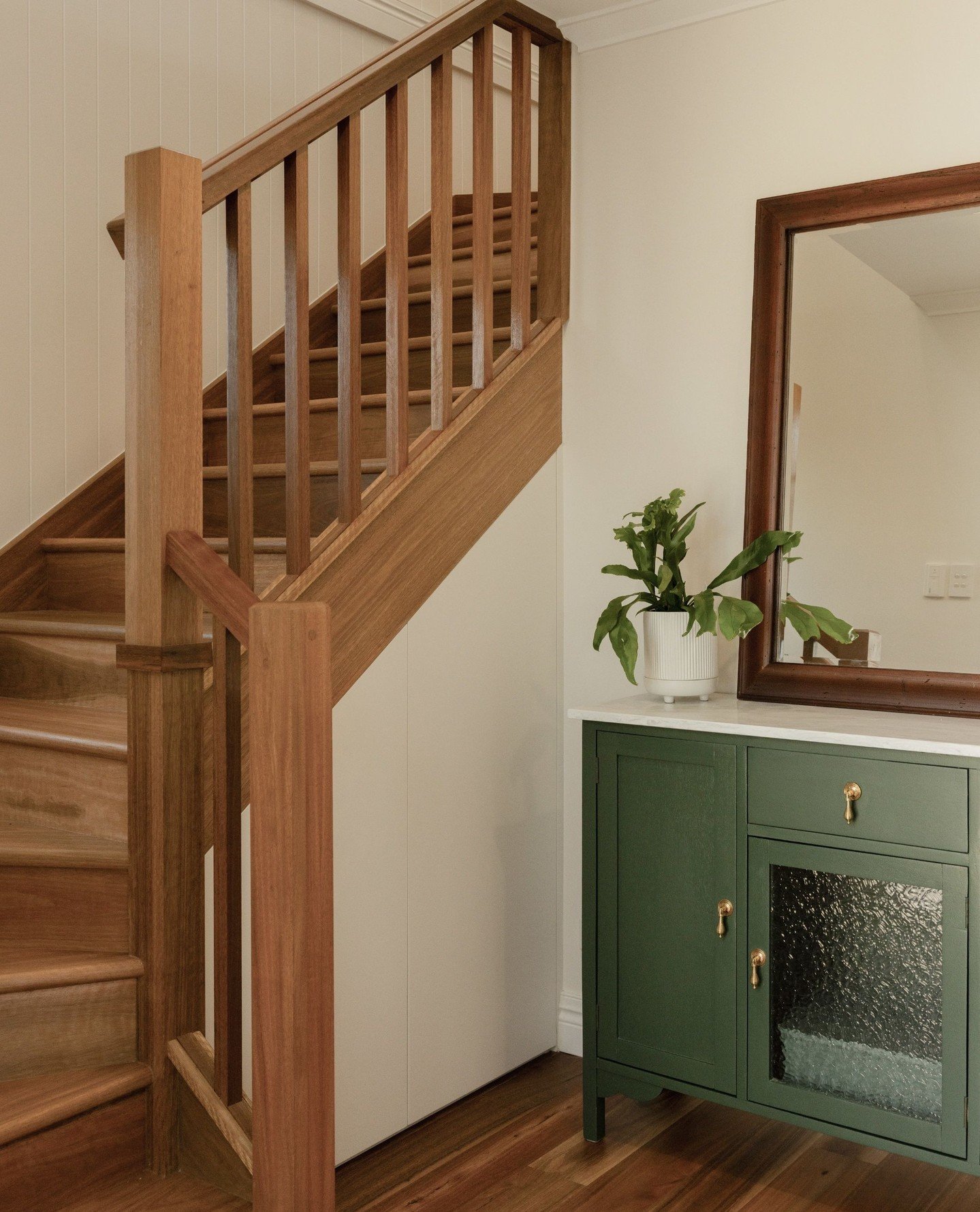 Your front door called&hellip; it wants a makeover! ⁠
⁠
Your entryway is important, it sets the tone for the rest of the home. We think this new entry at our recently completed Queenslander renovation does just that. Clever, stylish and perfectly in 