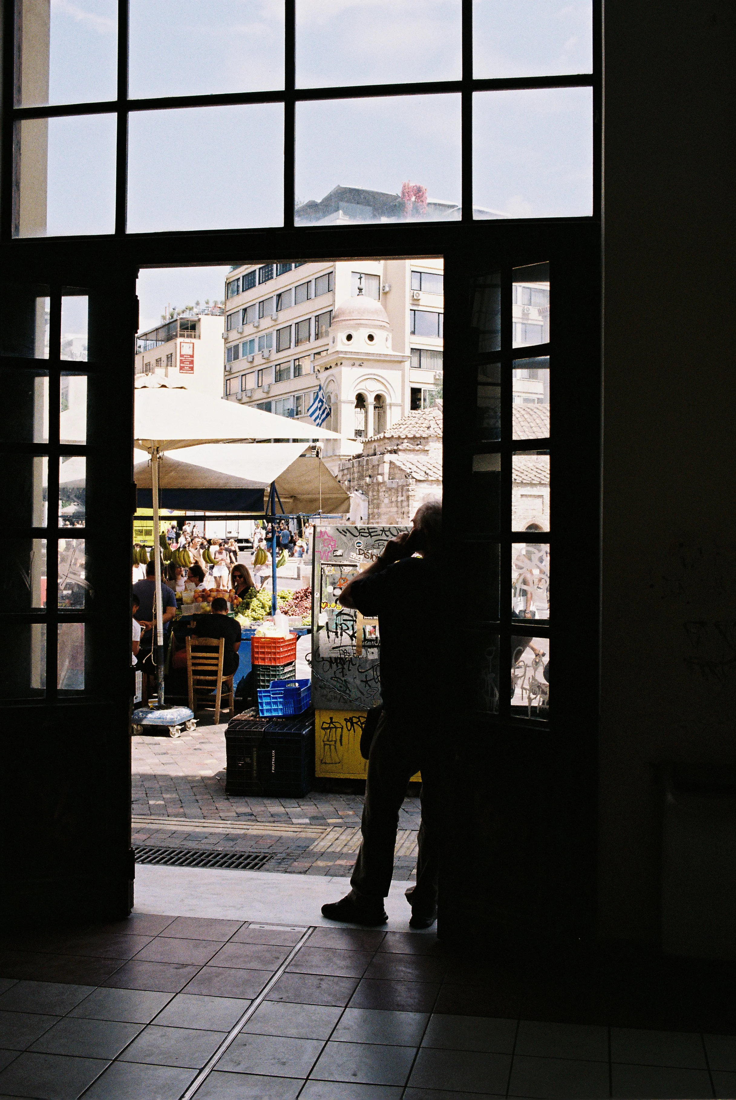 R1-05218-034A.jpg