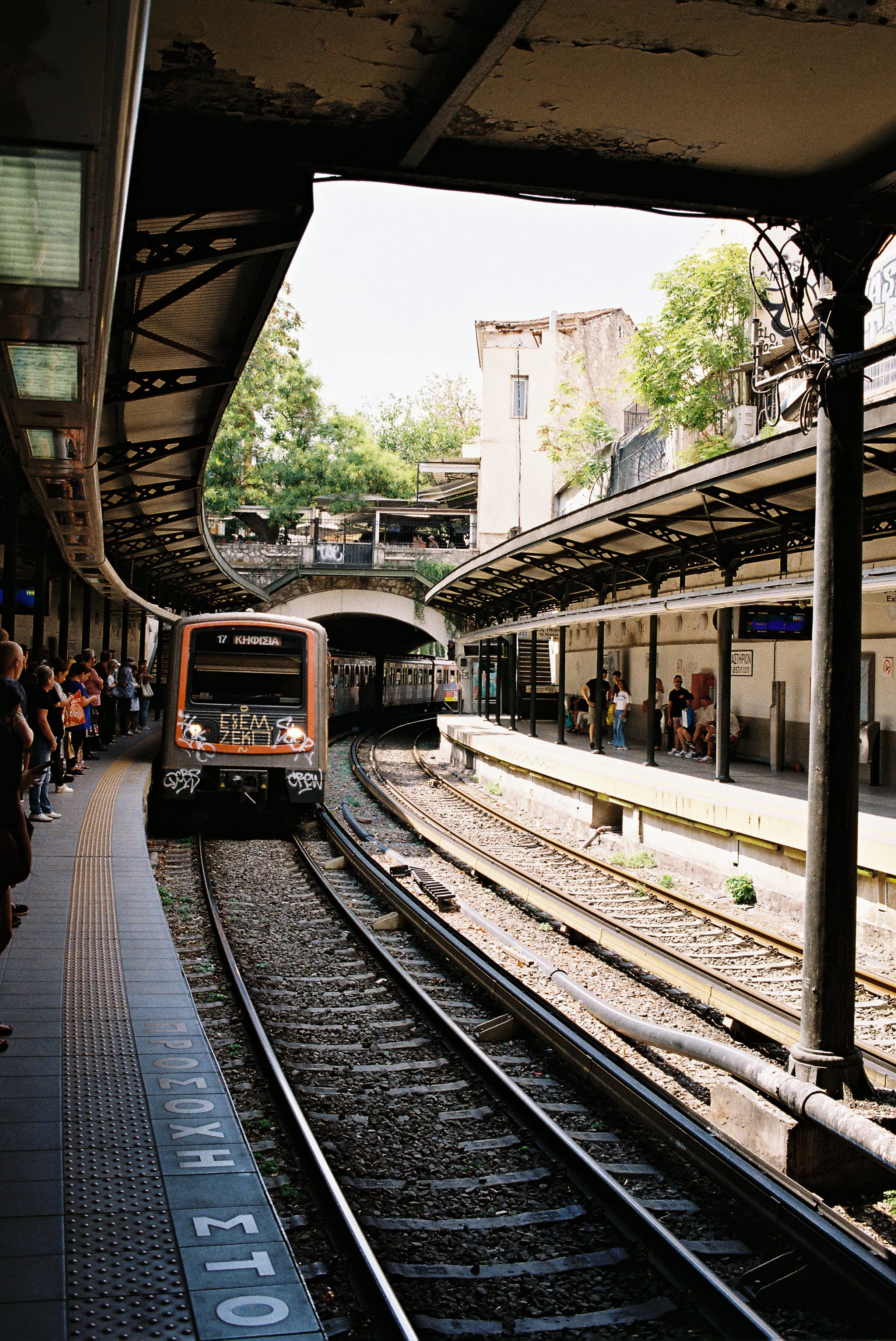 R1-05218-032A.jpg