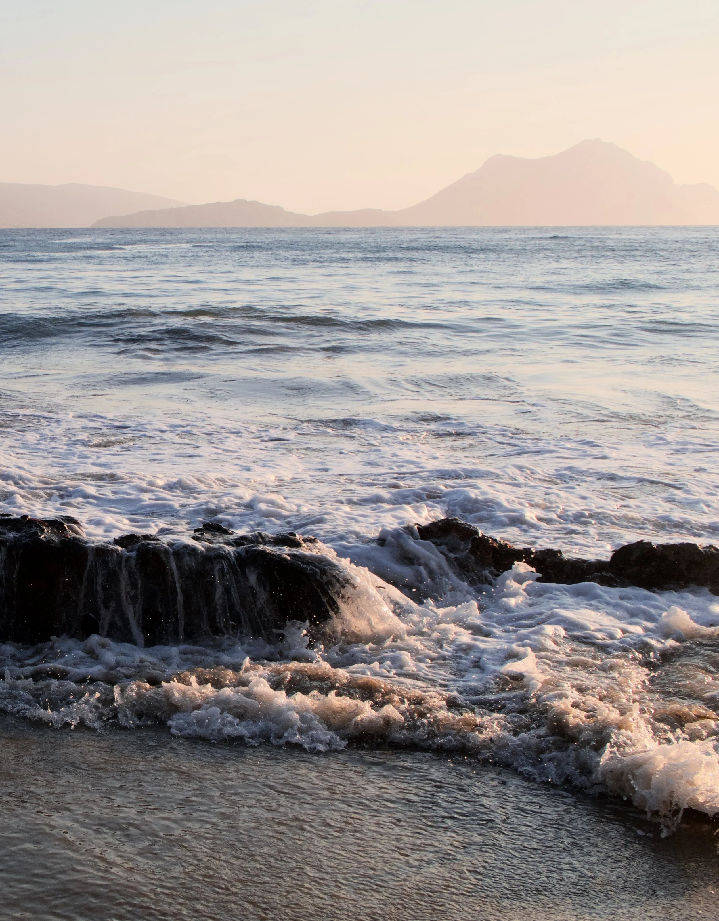 Golden hour textures.
Aegiali bay, Amorgos.