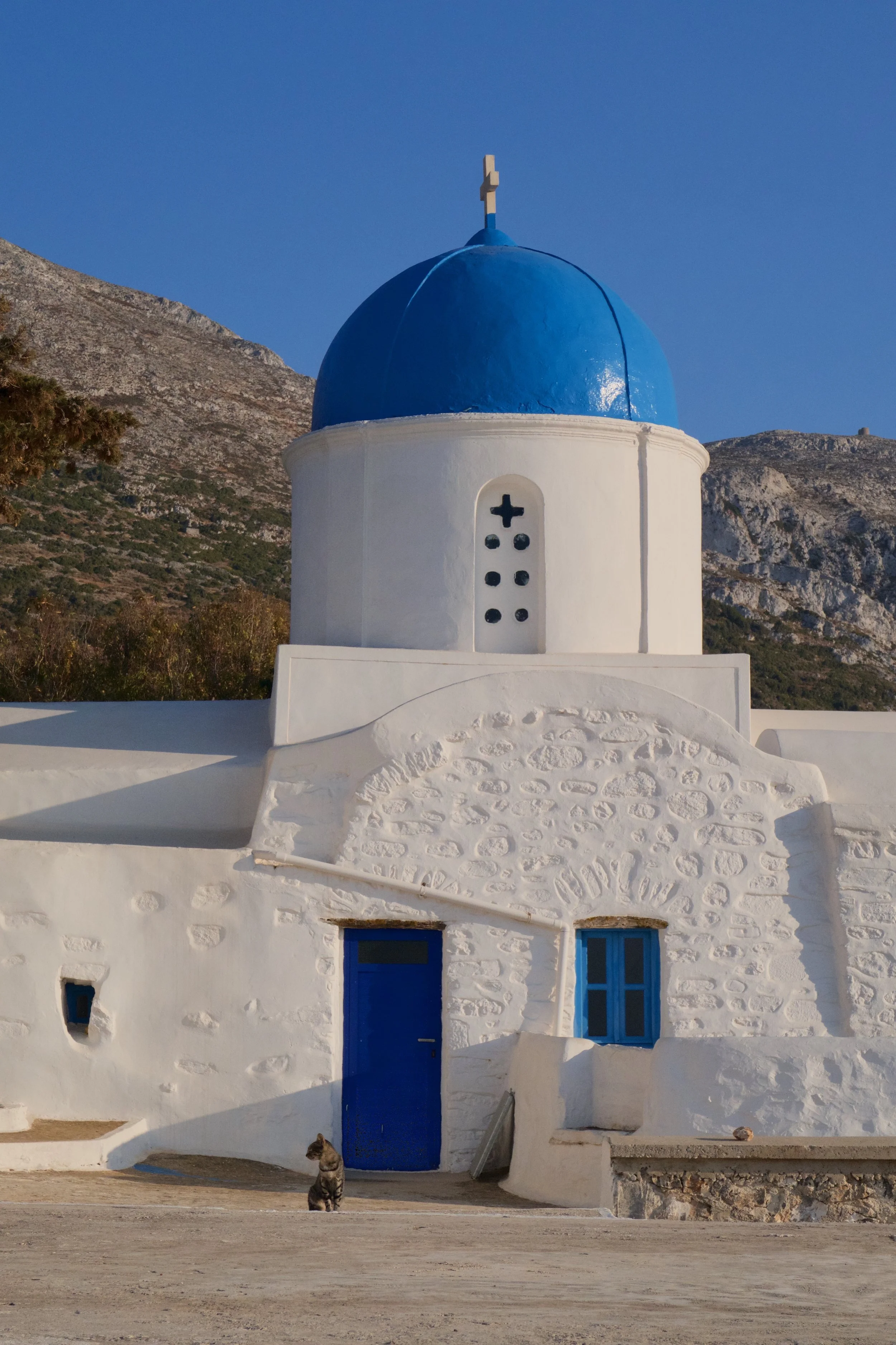 A cat and a church.
Panagia Epanachoriani, Amorgos.