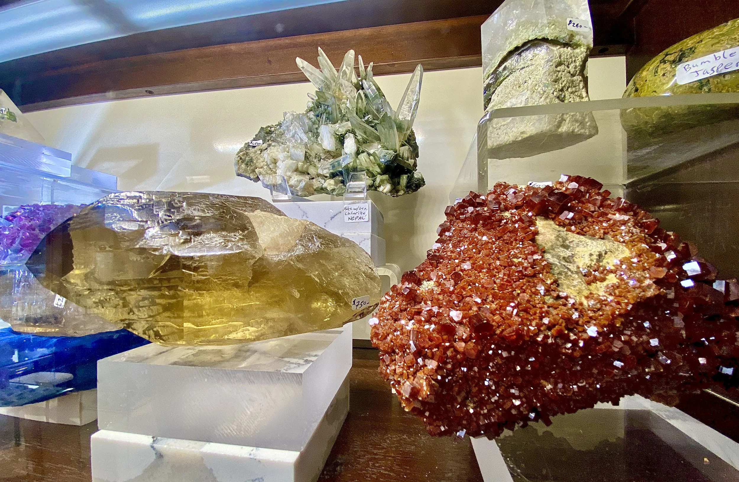 Item 9E - Quartz Nice Display Case Mix 3