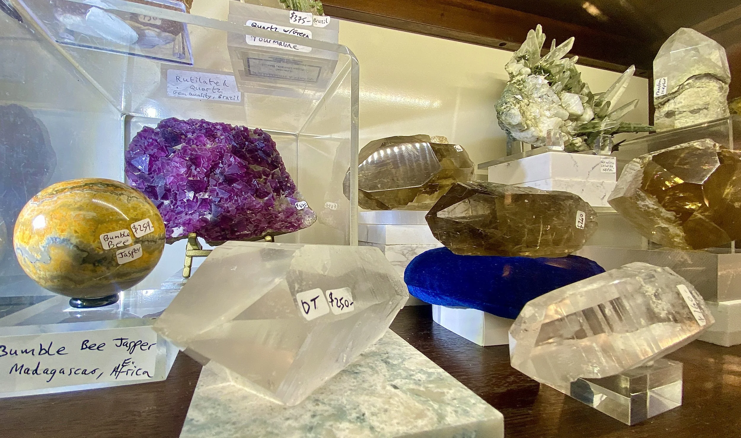Item 9D - Quartz Nice Display Case Mix 2