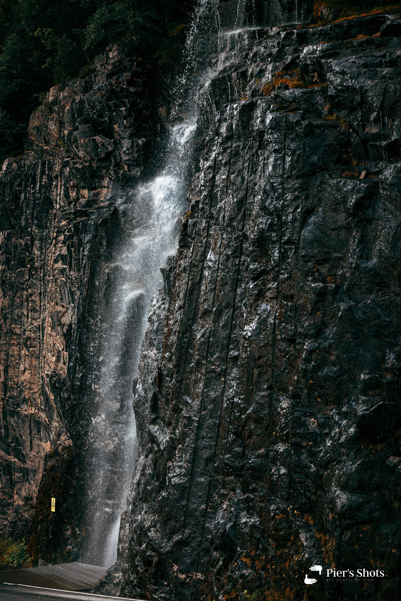 Cascata lungo la strada