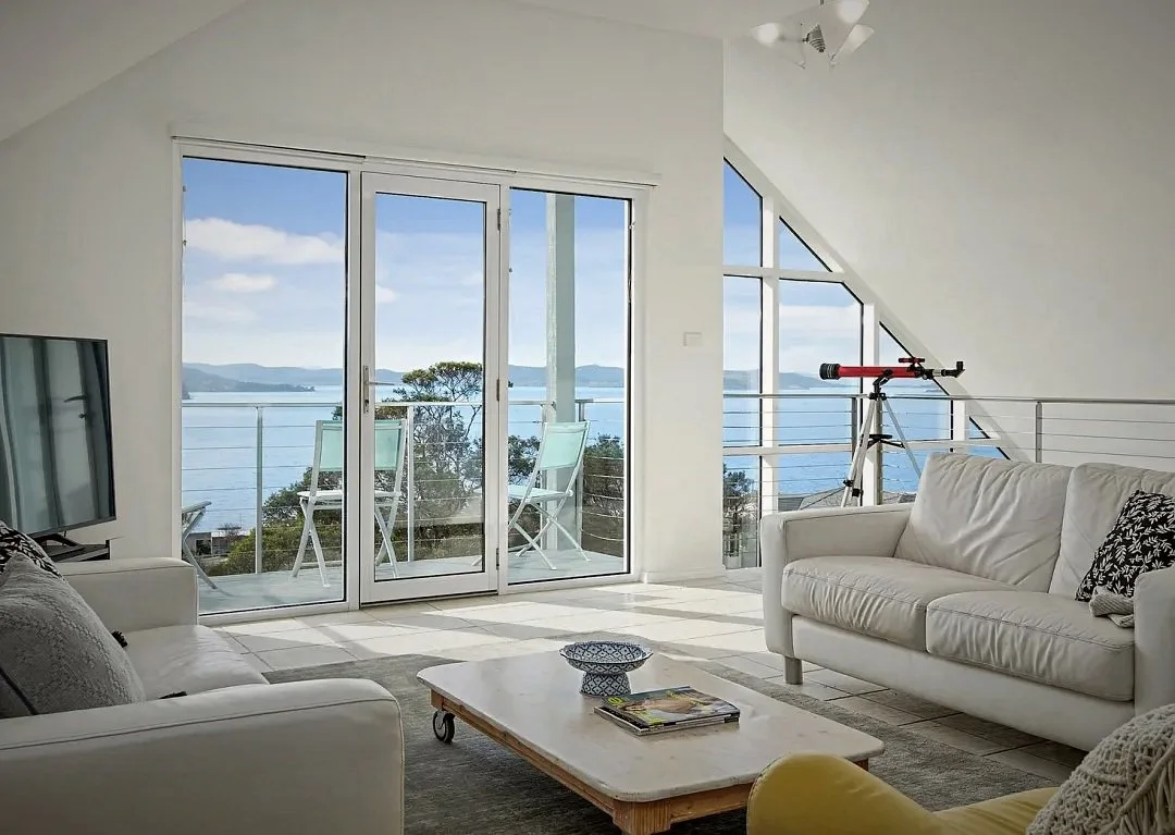 beach_house_interior.jpg