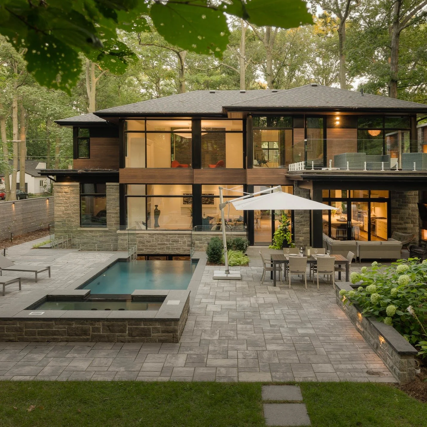 Mineola Project: Connecting the home and landscape by layering natural materials to create a sense of place. Home.
@davidsmalldesigns 
@mcneill_photography
 

#outdoorliving#Dreambackyard#custompools#naturalstone#ianmcclellandassociates