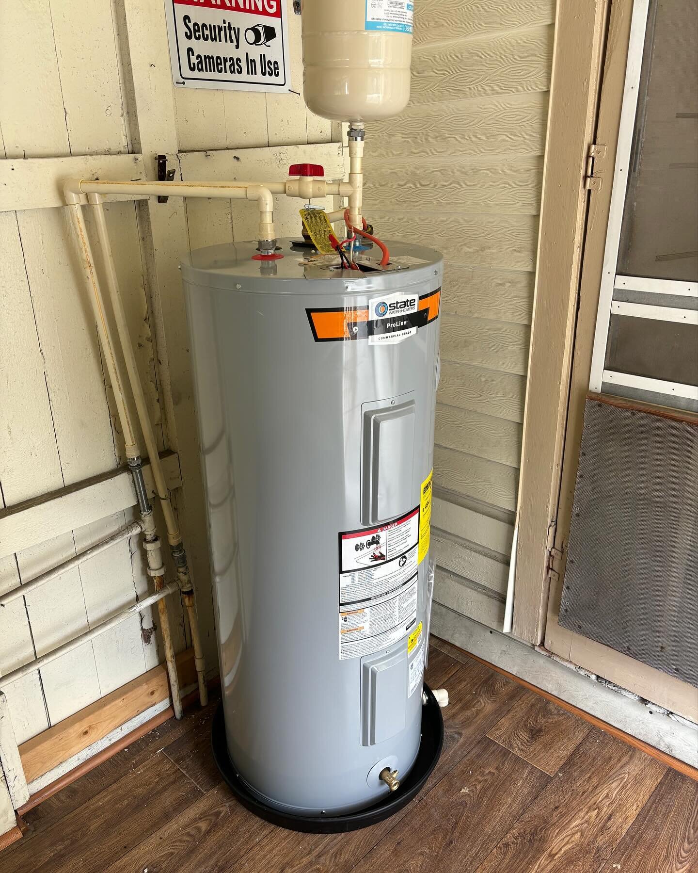 THANK YOU to @allencurryplumbing.ocala for donating and installing a brand new water heater in our Dignity House Shelter! #dignitynotdependency #partnership #dignityhouse