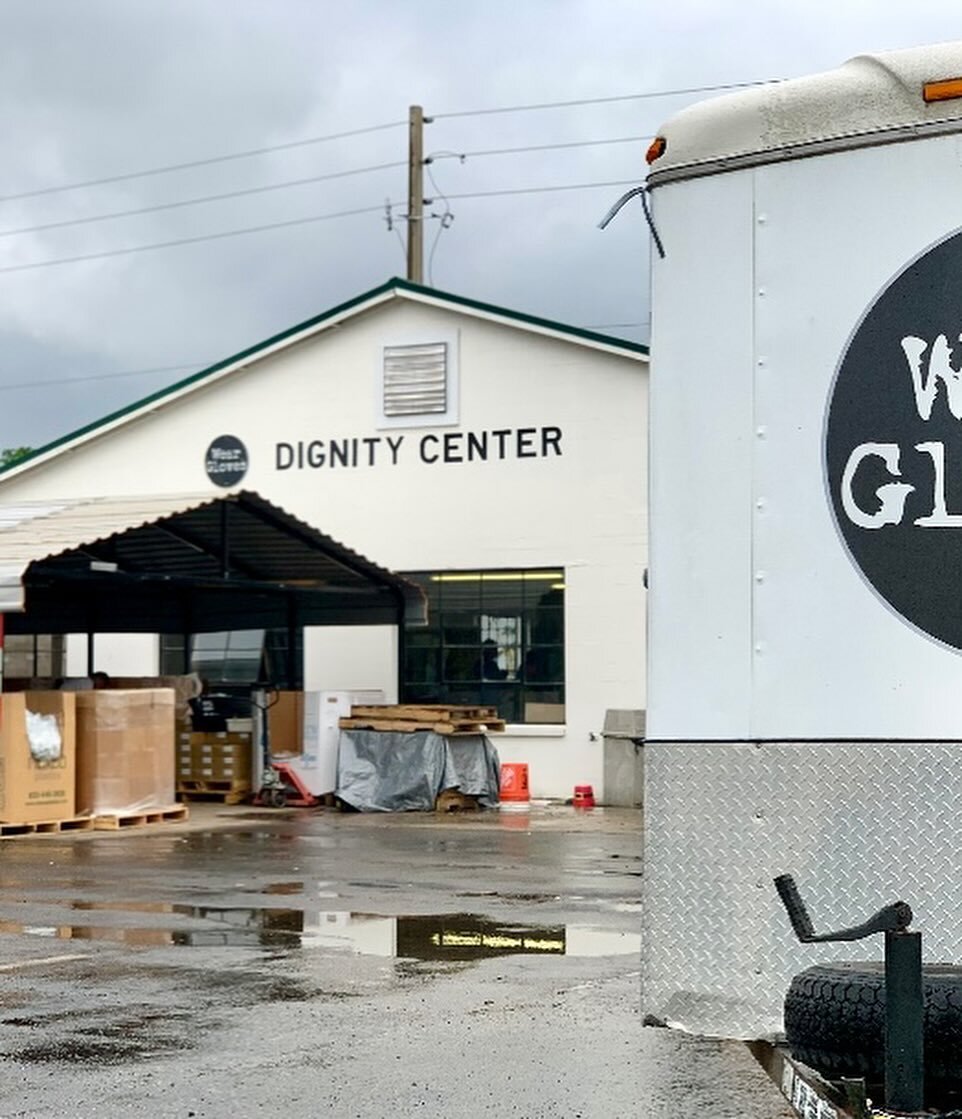 A rainy day never stops our clients from getting the job done and earning what they need! 🌧️👍🏻🩵💪🏼 we hope everyone has a safe Wednesday and try to stay dry! ☂️😁👏🏼 #dignitynotdependency #rainydays #hardworkingclients #earningwhatyouneed