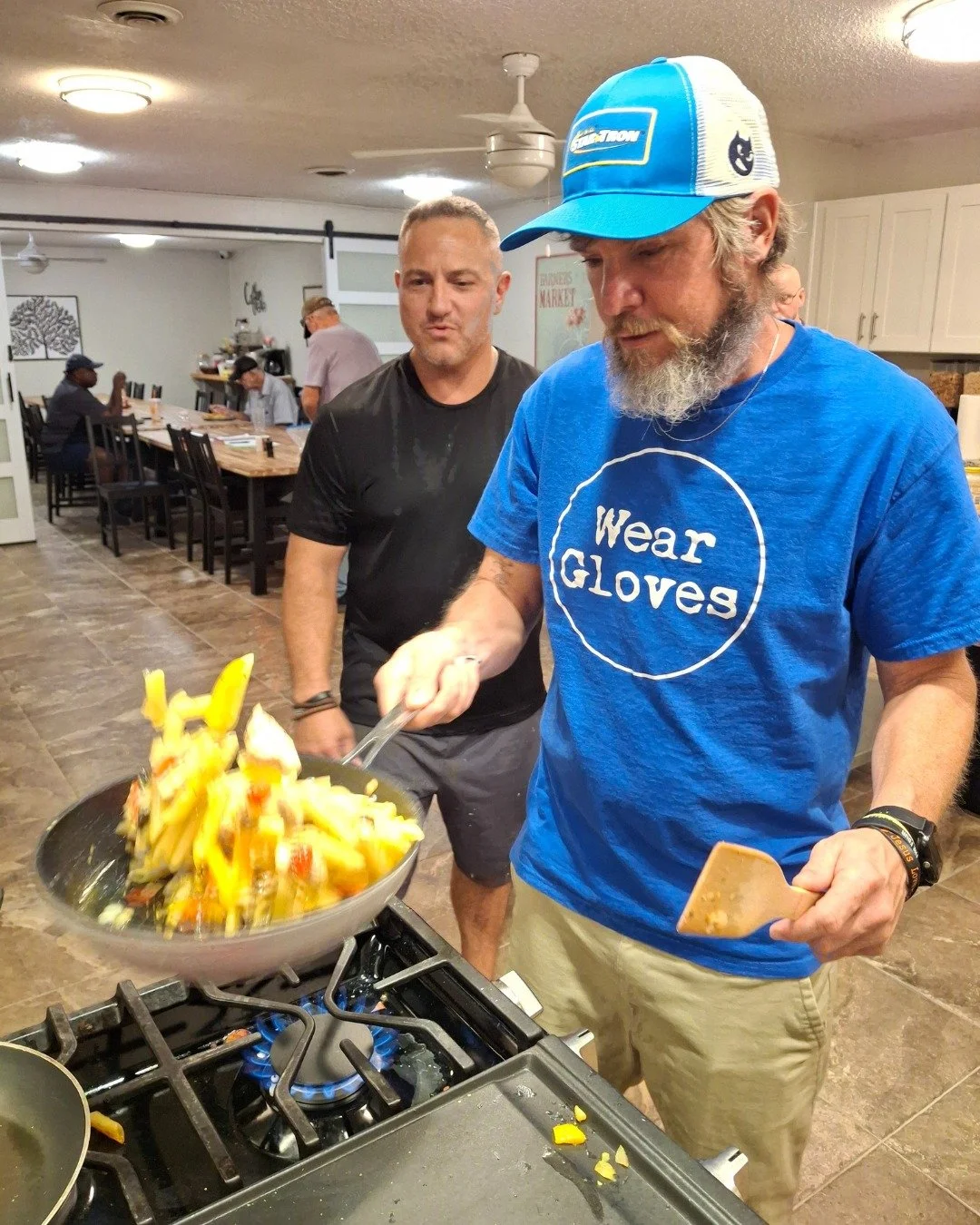 A few snapshots of yesterday&rsquo;s cooking class at the Dignity House where guests practiced proper knife skills and learned how to saut&eacute;.

Huge thanks to Mike and Edward for sharing their time and knowledge! 😊

#WearGloves #DignityNotDepen