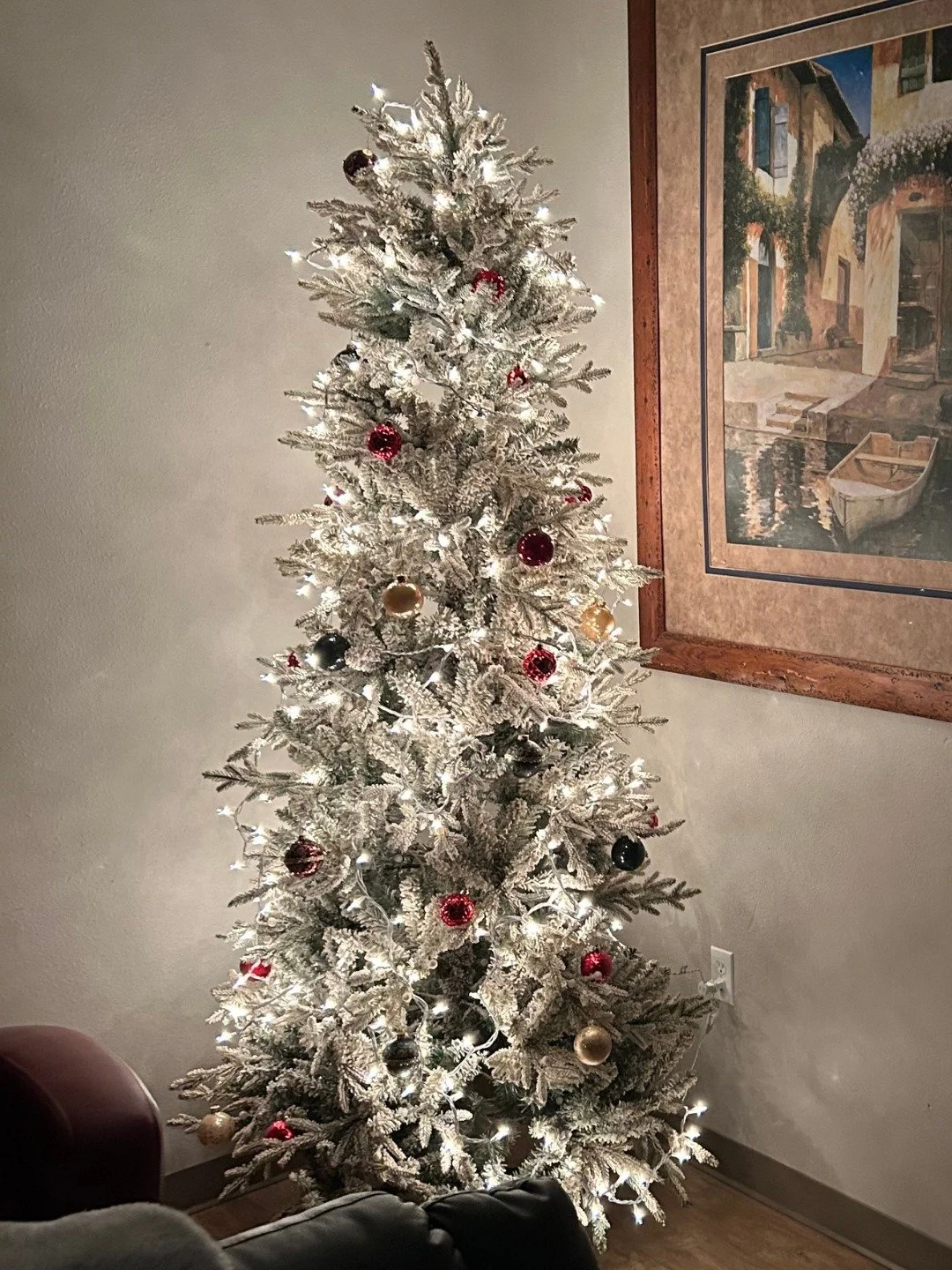 It&rsquo;s beginning to look a lot like Christmas at the Dignity House! 🎄

A huge thank you to Lynn from Christ the King for donating this beautiful Christmas tree AND providing turkeys for our guests to cook and enjoy together on Thanksgiving. 

#W