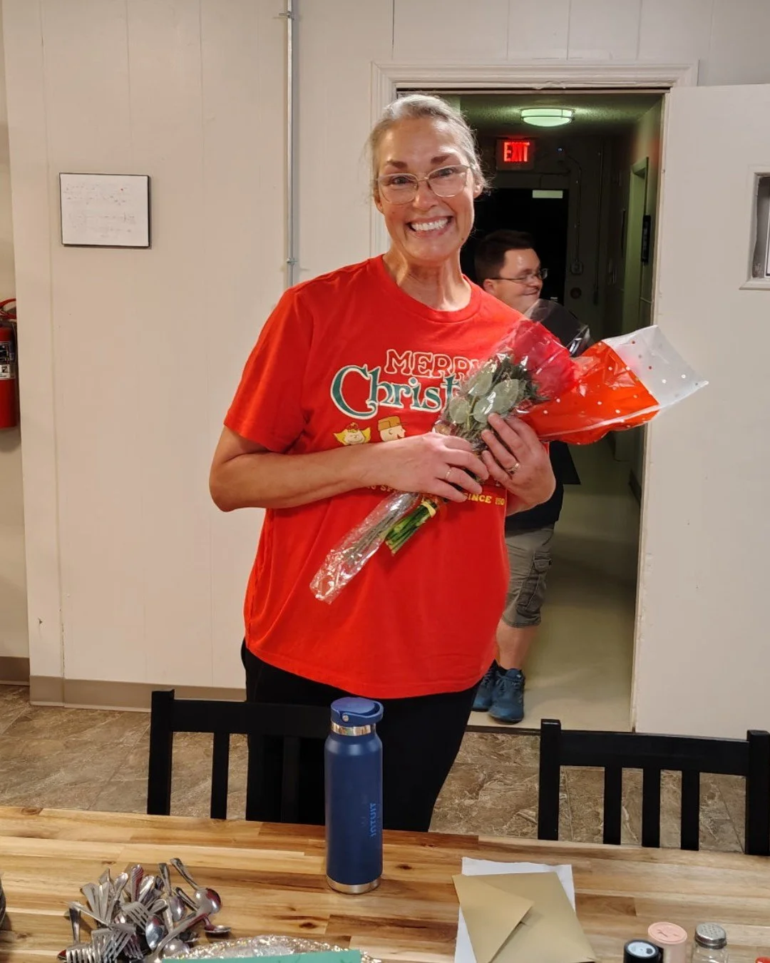 As several Dignity House guests prepare to move into permanent supportive housing next week, they surprised Kim with a card and flowers to say thank you for leading cooking classes during their stay.

Thank you for making an impact, Kim!

#WearGloves