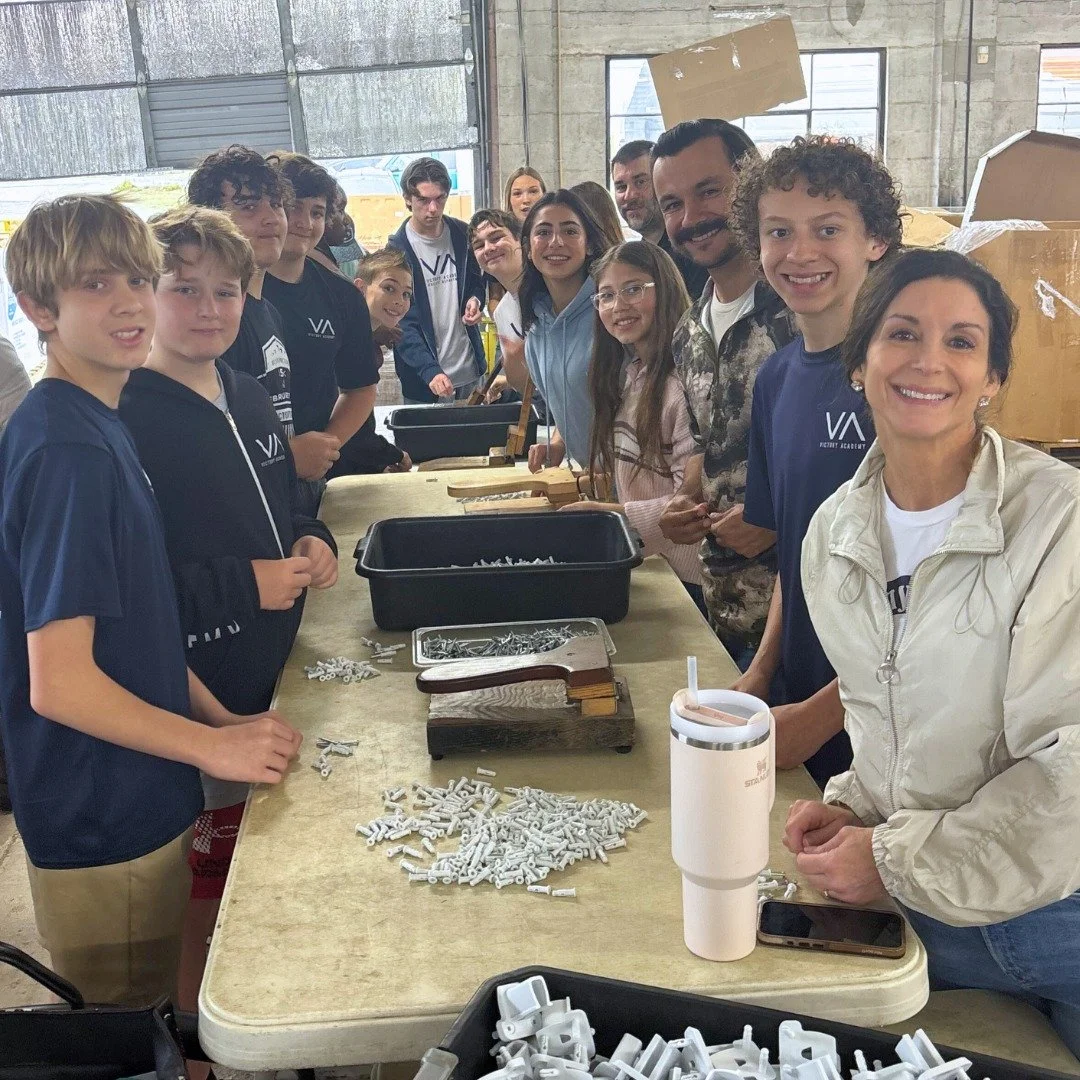 Shoutout to the students from Victory Academy for volunteering at Wear Gloves today! Thank you for sharing your joy and hard work to make a difference in our community.

#WearGloves #DignityNotDependency #ThankYou #Volunteers #Students
