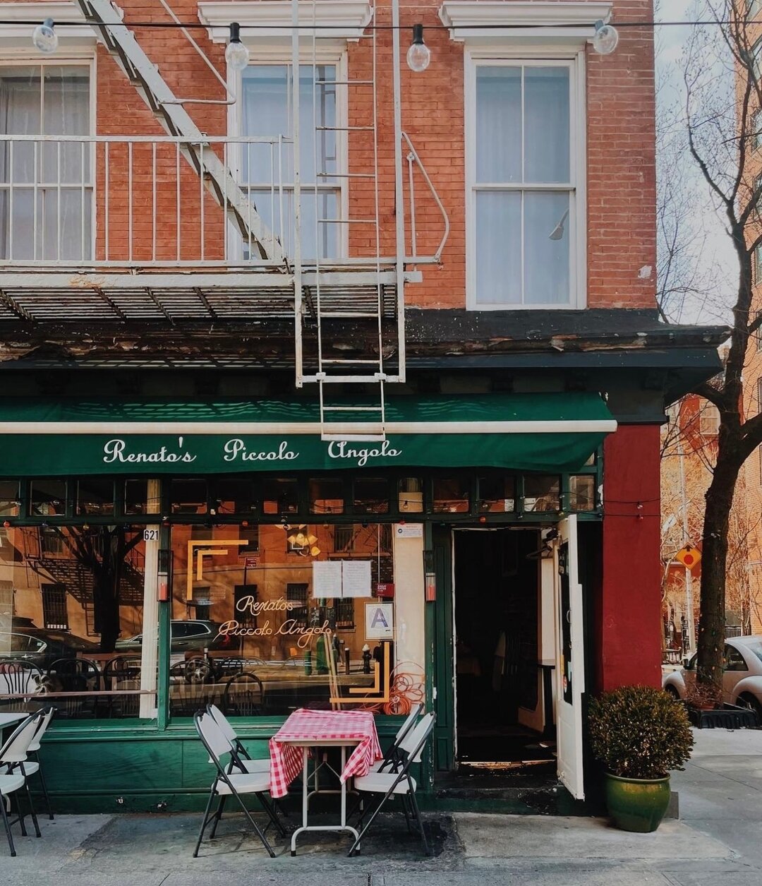 @piccolo_angolo_nyc has been in the West Village for over 30. years. It's such a beloved institution, fans raised $70k for the restaurant in 2022 to help them stay open after the challenges of the pandemic. We're looking forward to more charming side