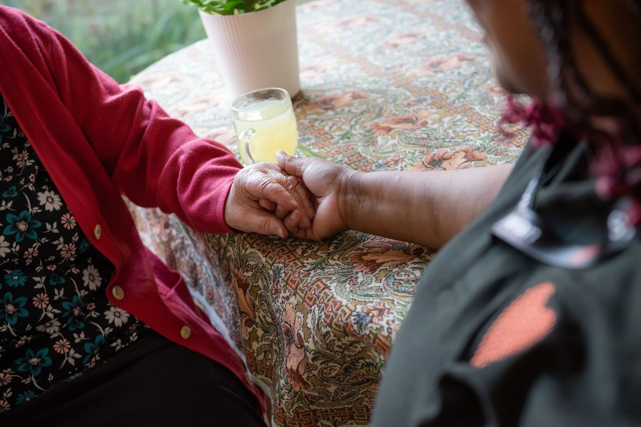 What Are the Early Signs of Dementia? A UK Family Guide