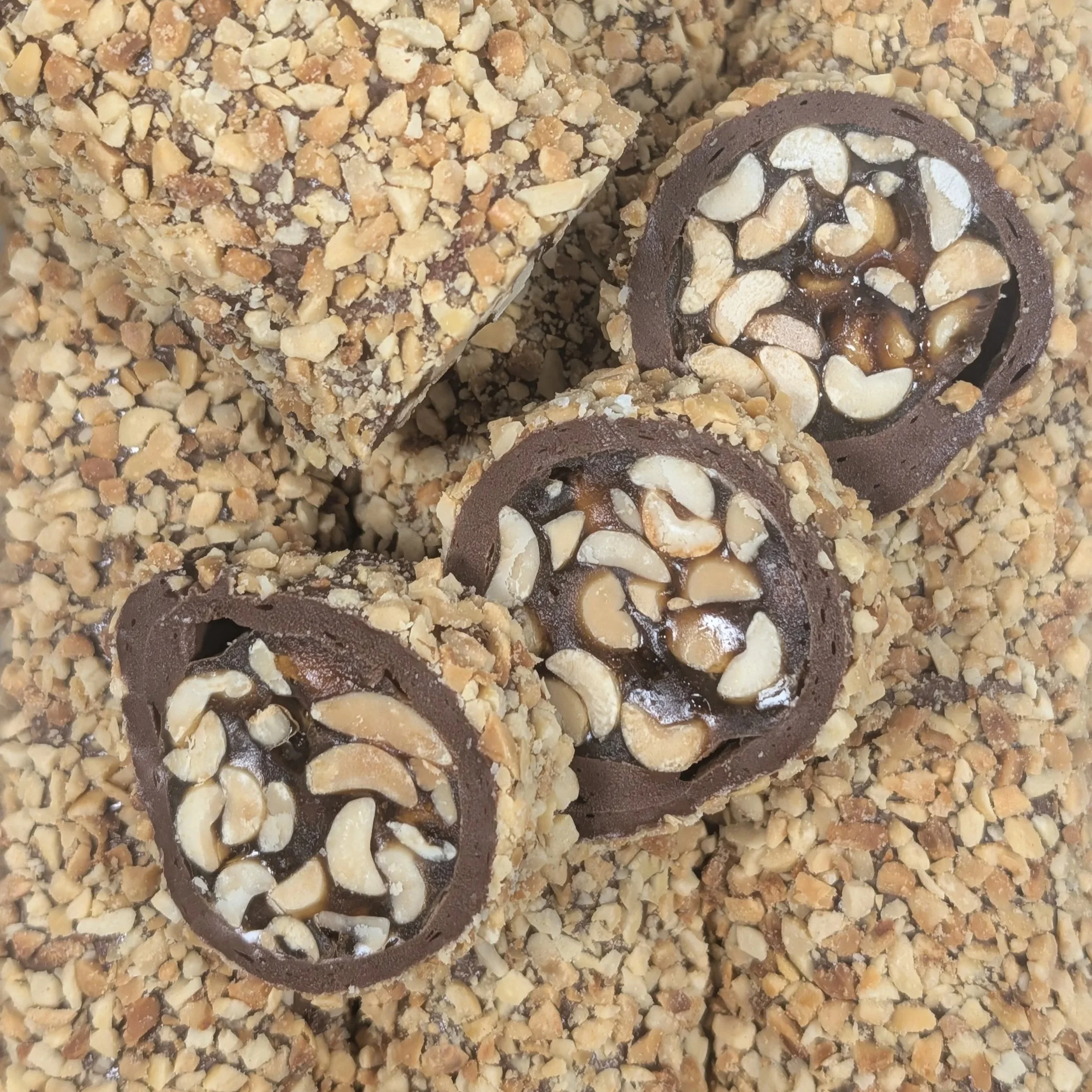 The chewy caramel and crunchy peanut texture of our artisanal Marveli Turkish Delight.