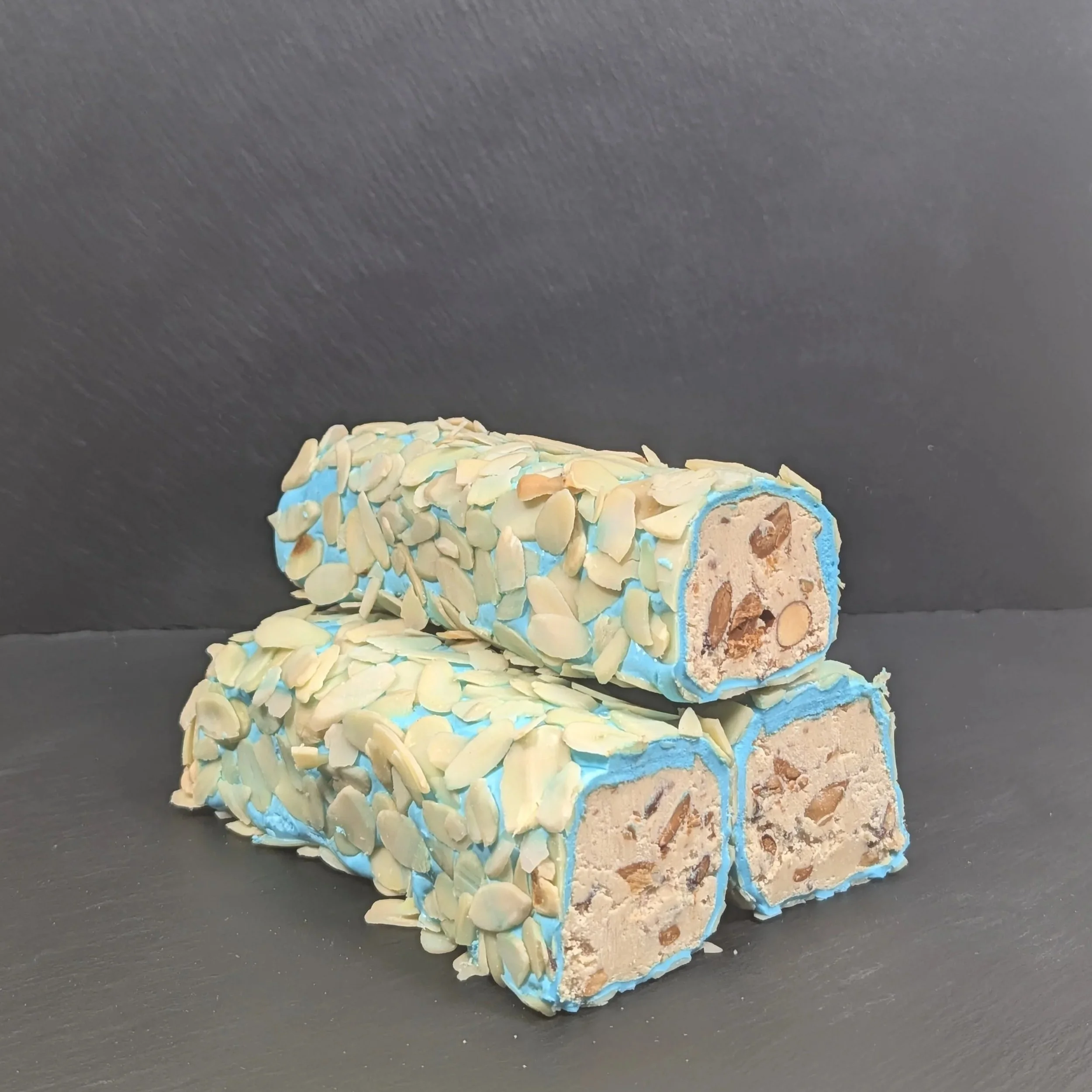 Turkish Delight with Hazelnut Cream and Almonds Bubble Gum Look