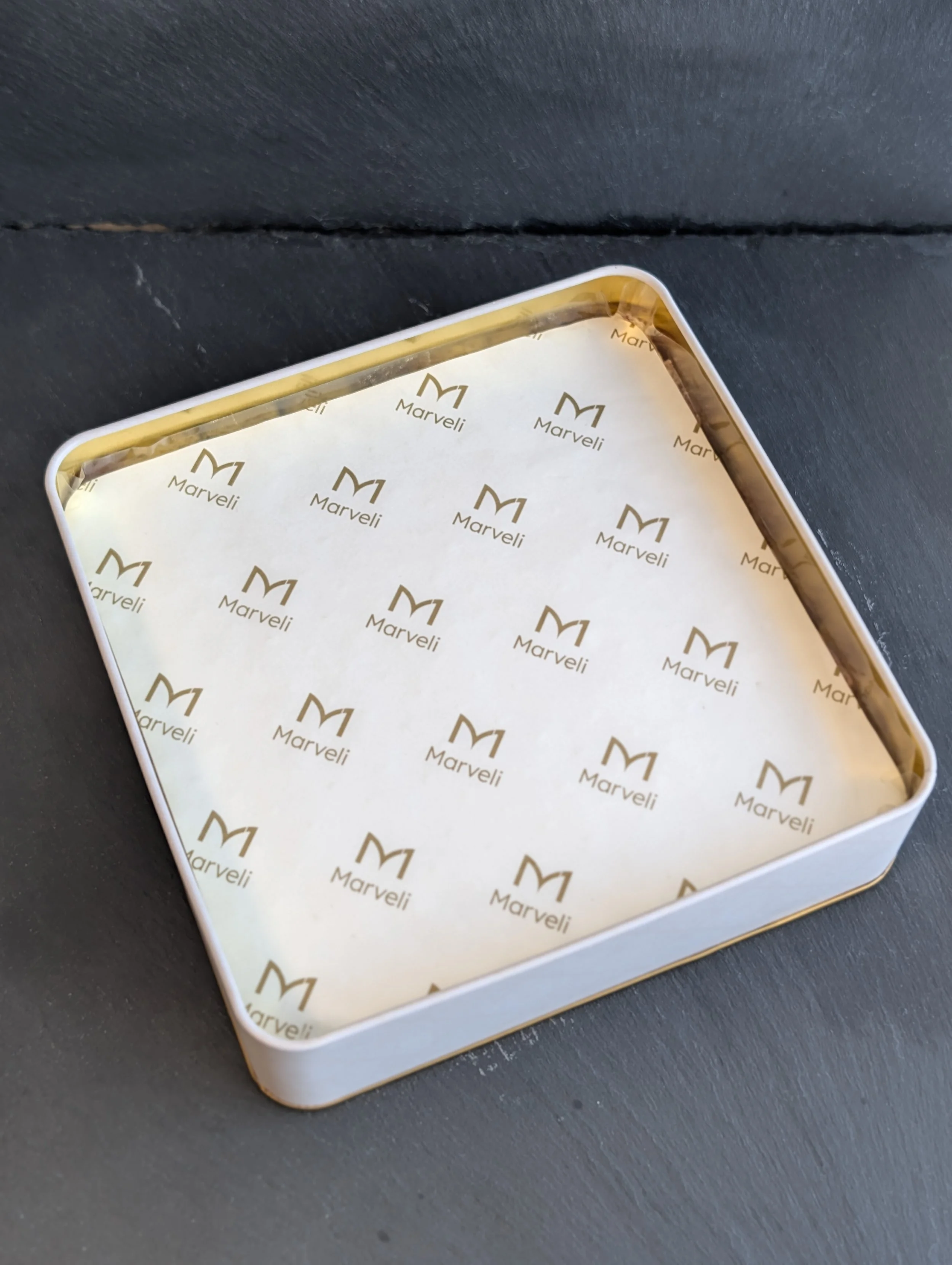 marveli-premium-aluminium-tin-turkish-delight-gift-rose-cushion-pad