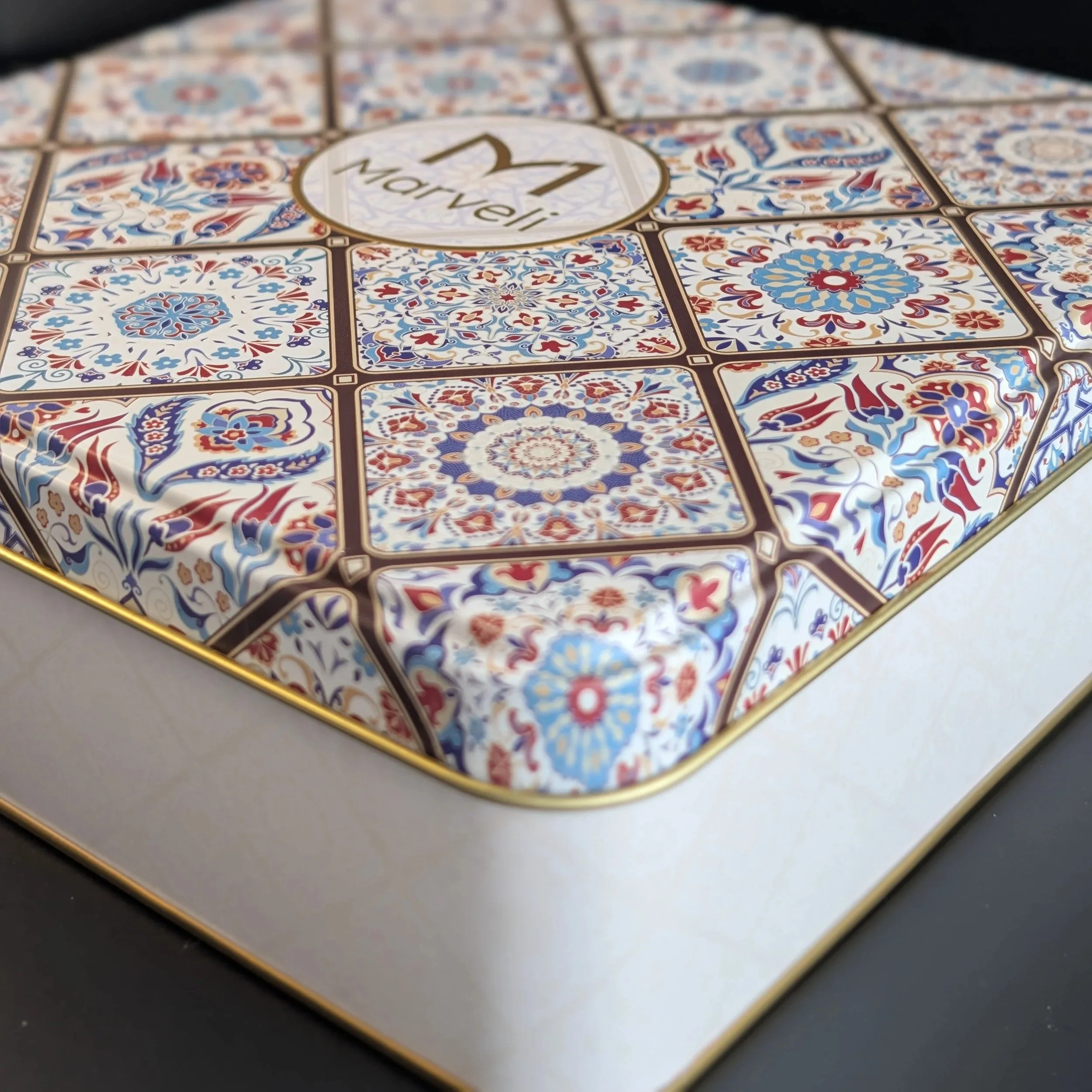 marveli-premium-aluminium-tin-turkish-delight-gift=clouse-up.jpg (Copy)