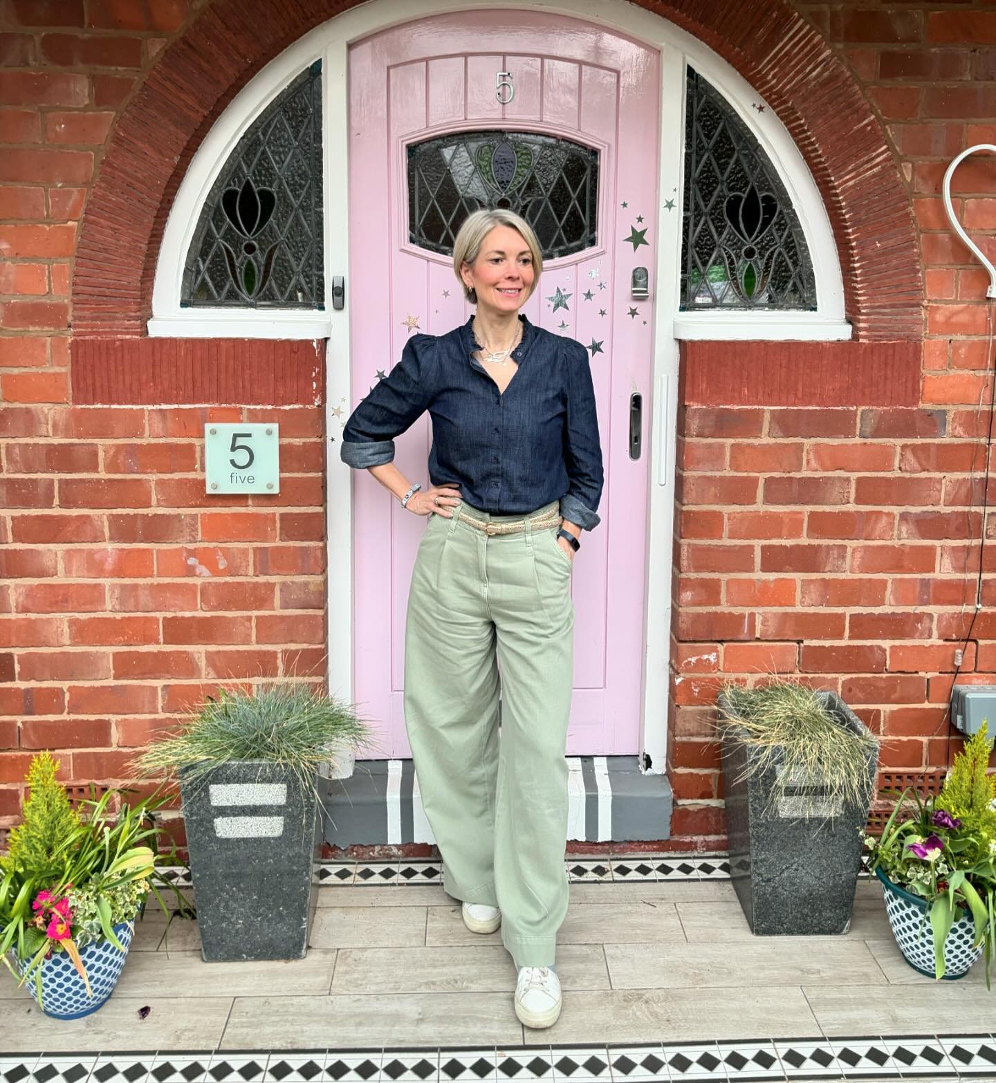 Hello lovelies! How are you all? Can you believe that the sun shone today? Woo-flipping-hoo! ☀️Excuse the creases (in my face and in my trousers!) this was taken later in the day when the crinkles had set in! And let&rsquo;s not even get on to the st