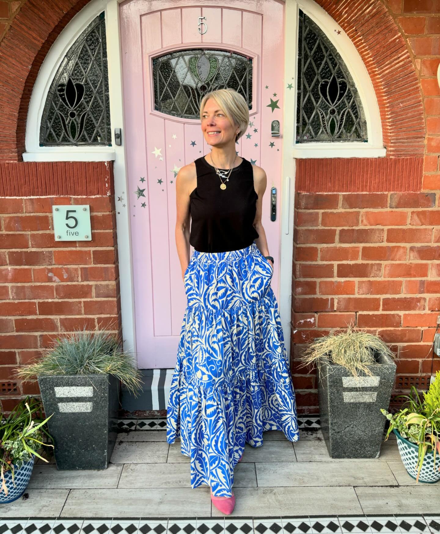 Making its appearance for about the 4th or 5th year in a row, the @zara skirt! It&rsquo;s great for when it&rsquo;s hot but my brain hasn&rsquo;t quite caught up with the idea of &ldquo;proper&rdquo; summer clothes! Hope you&rsquo;re enjoying the ray