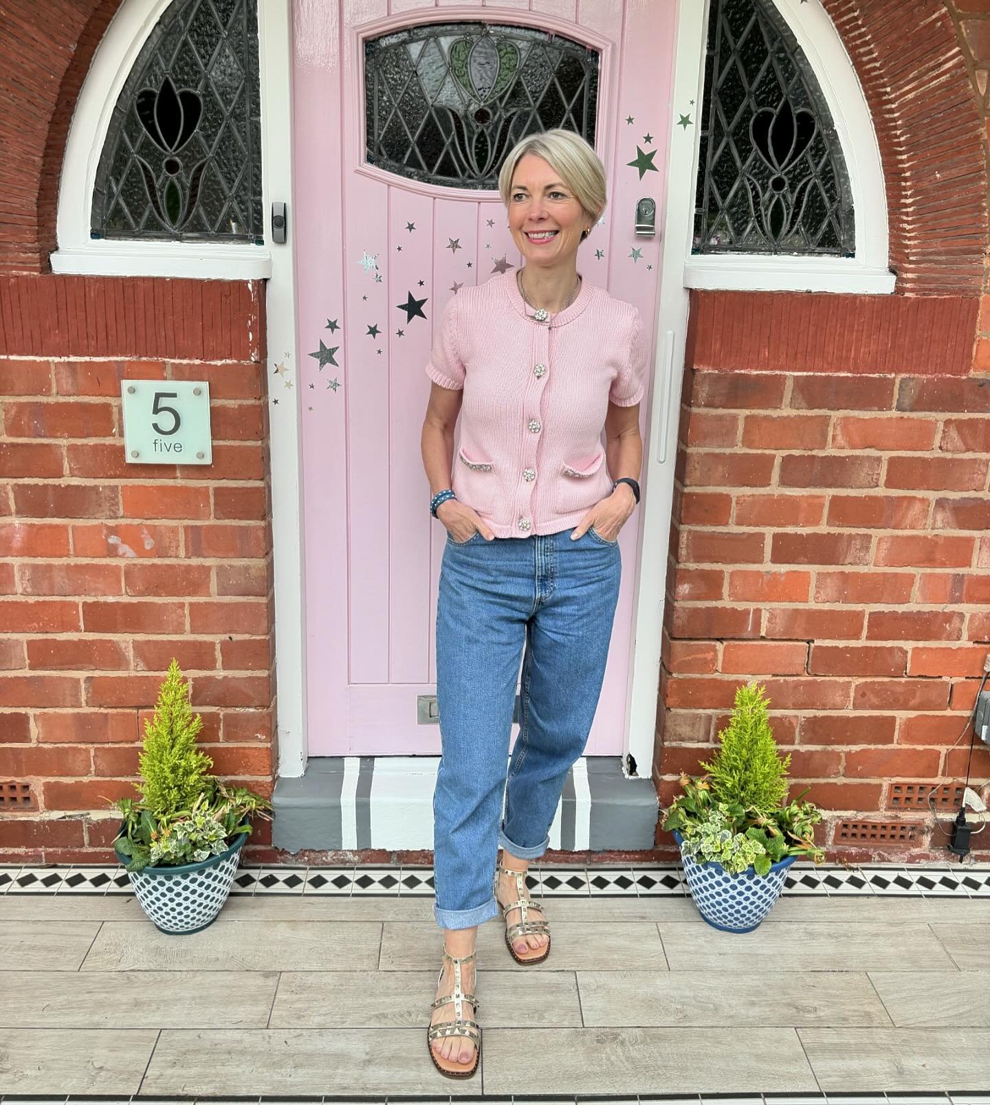 #ad I think the front door and my cardi are in competition to see who can do the best impression of a strawberry milkshake! 🤣🍓🍓🍓 🤣

These Aurora gladiator sandals were gifted to me by @airandgrace and I absolutely love them! I really struggle wi