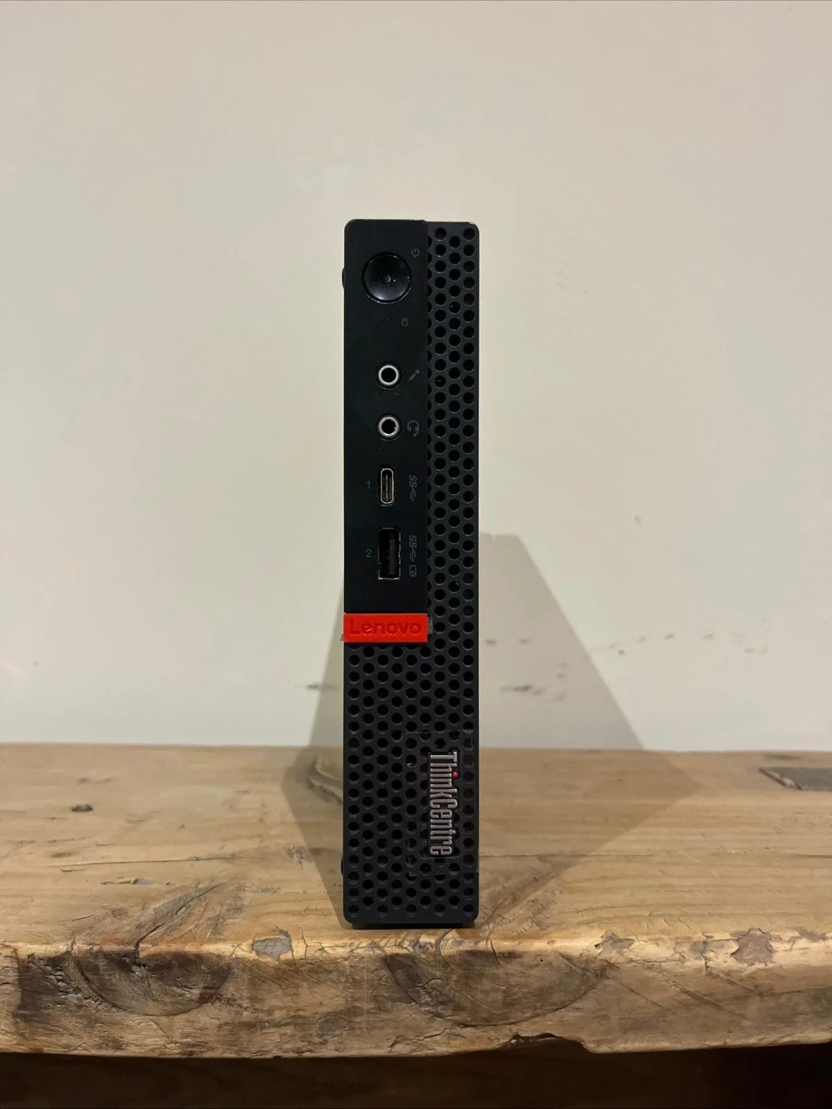 lenovo thinkcentre m920q i7-9700T, 8gb Ram, 240gb M.2 SSD Charger Included