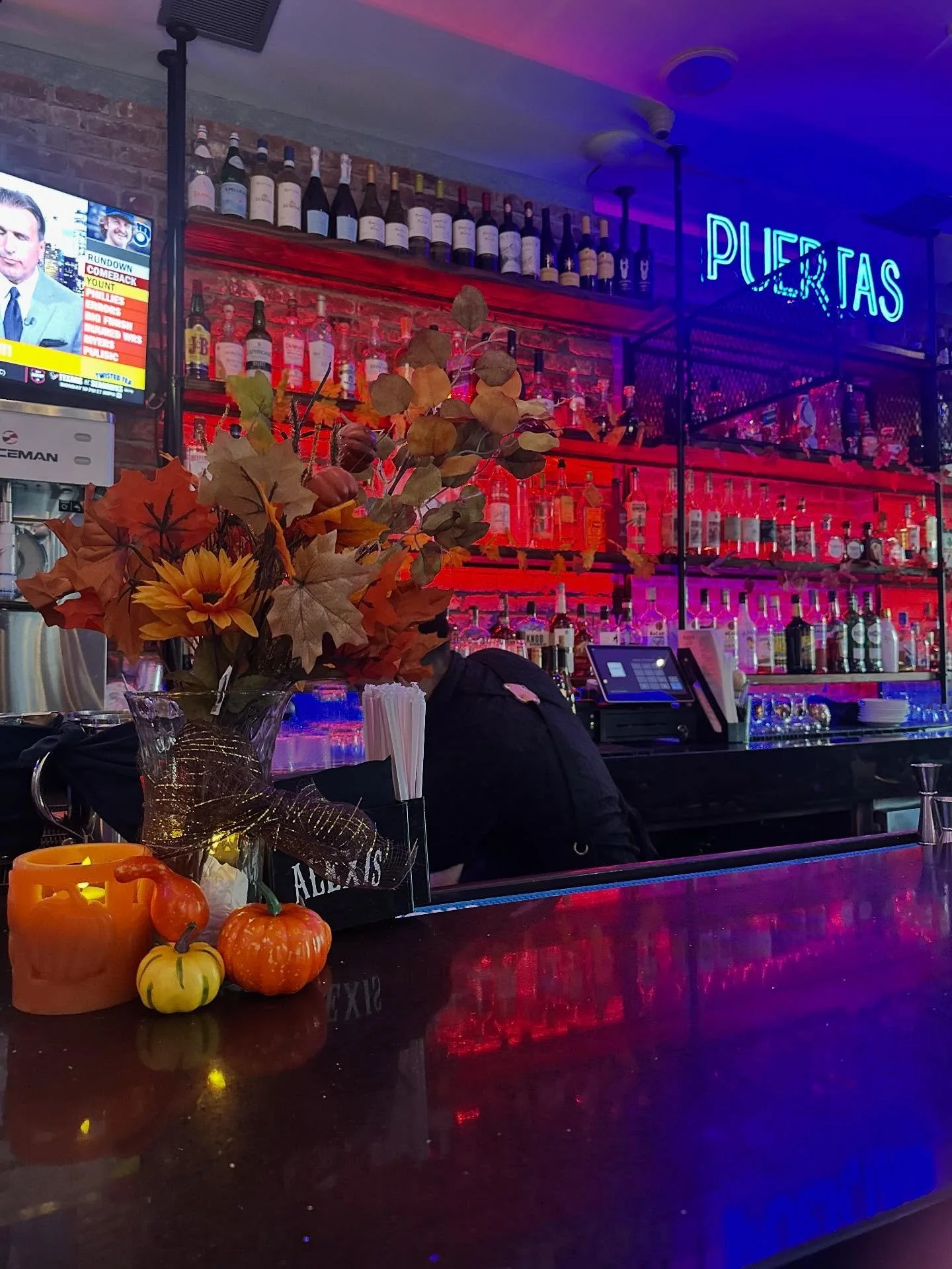 🍂 Fall into flavor at Puertas Latin Cuisine! Cozy up with our seasonal dishes, enjoy live music on the weekend and let us host your next celebration — from intimate dinners to full-on fiestas. 🎶✨
Not going out tonight? Bring the warmth home &