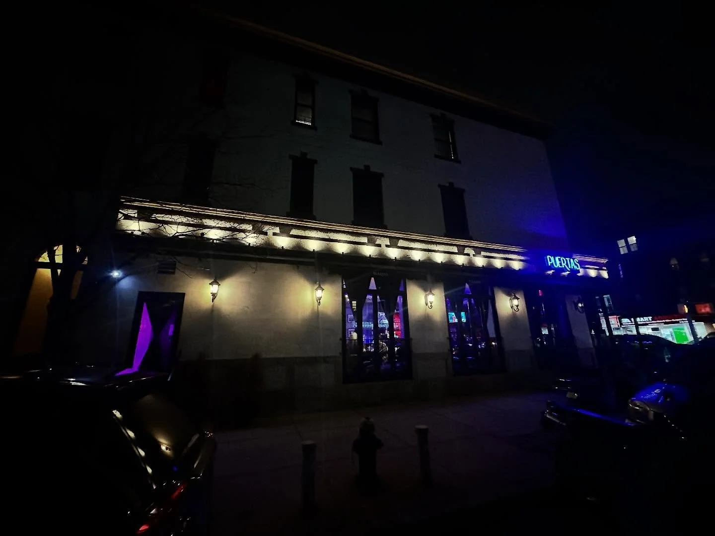 Evenings at Puertas — where warm light, Latin flavor, and soulful rhythm meet under one roof. 🌙
📍8324 Third Ave
