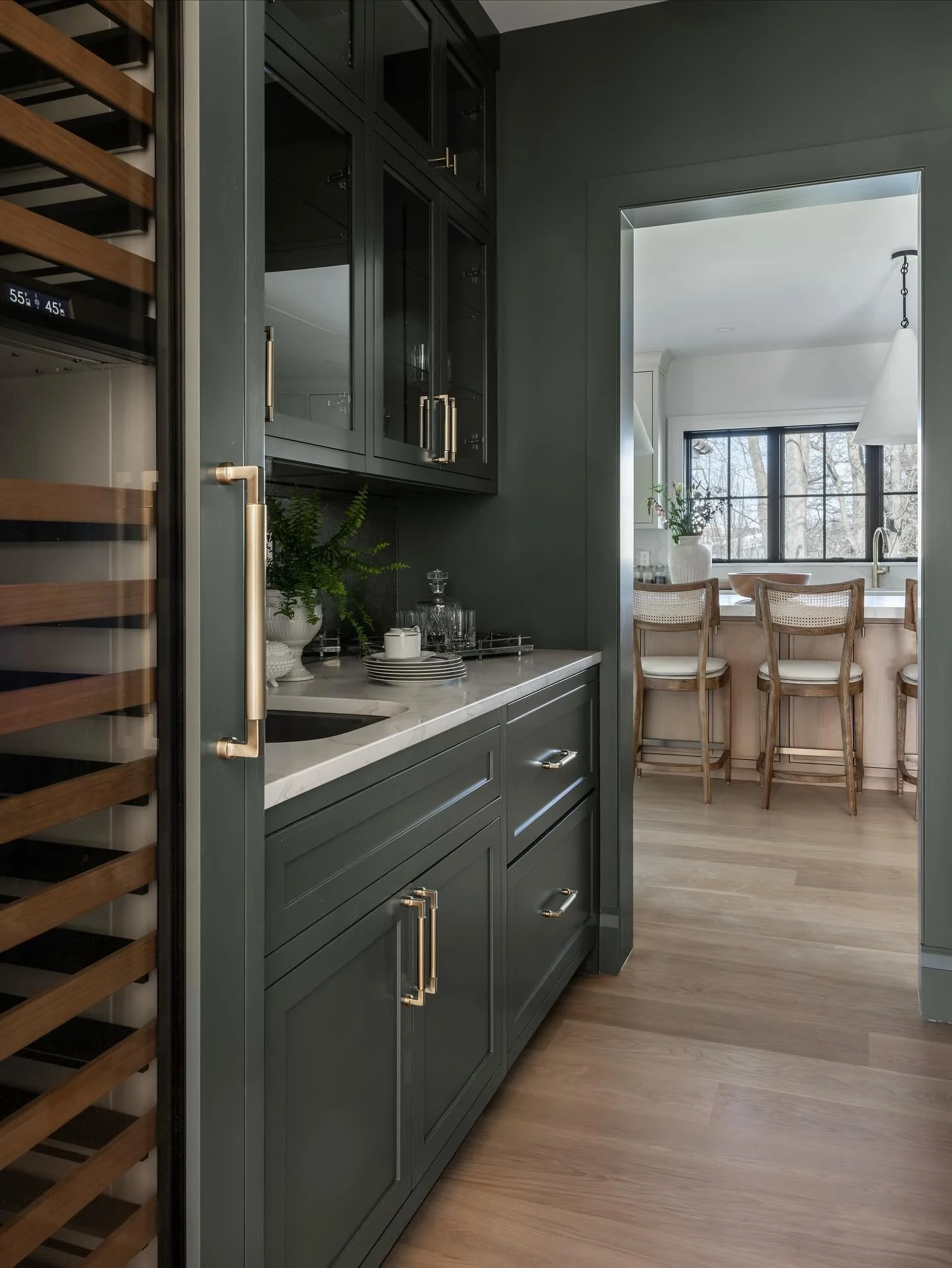 From the butler’s pantry straight into the kitchen—loving every detail and angle of this timeless space we designed.
Design: @justinewolmaninteriors 
Photo: @julie.leffell.photo