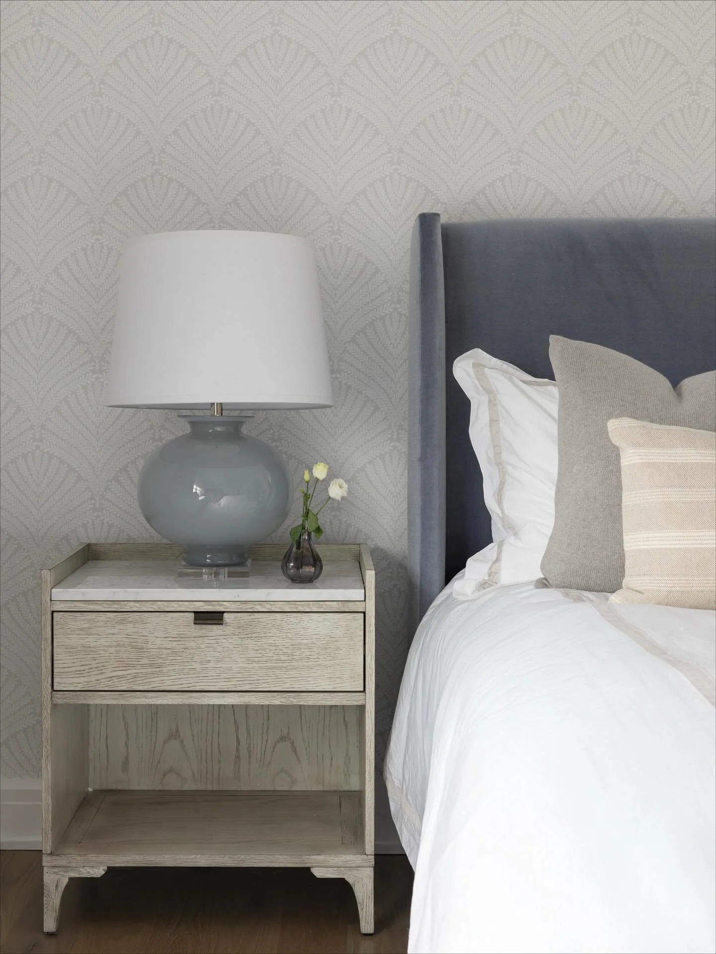 We just love a good before-and-after — swipe to see where this primary bedroom started!
Design: @justinewolmaninteriors 
Photo: @julie.leffell.photo